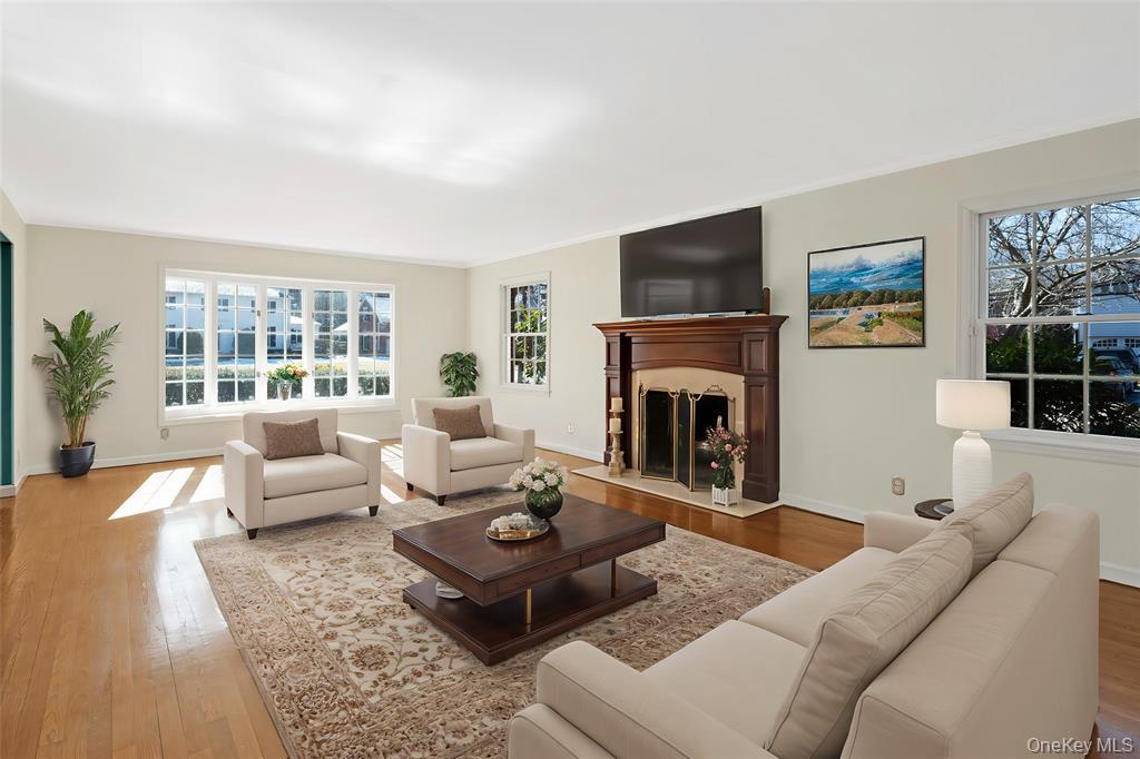 695 Hunt Lane, Manhasset, NY 11030