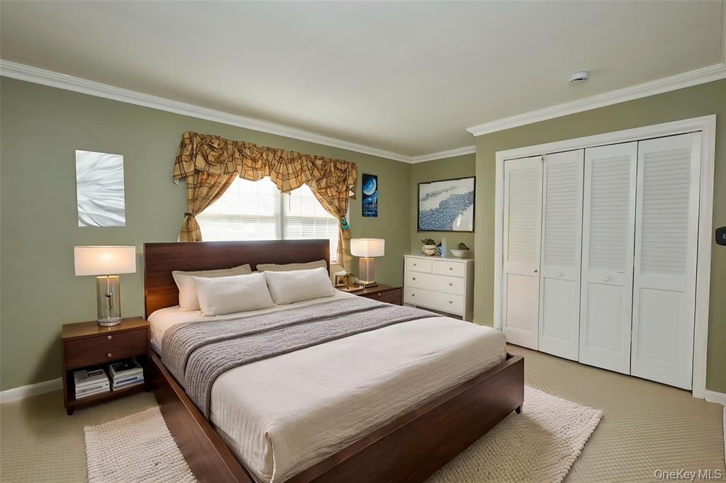 695 Hunt Lane, Manhasset, NY 11030