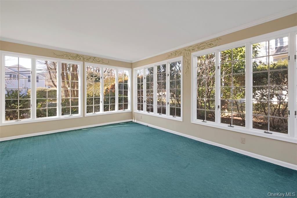 695 Hunt Lane, Manhasset, NY 11030