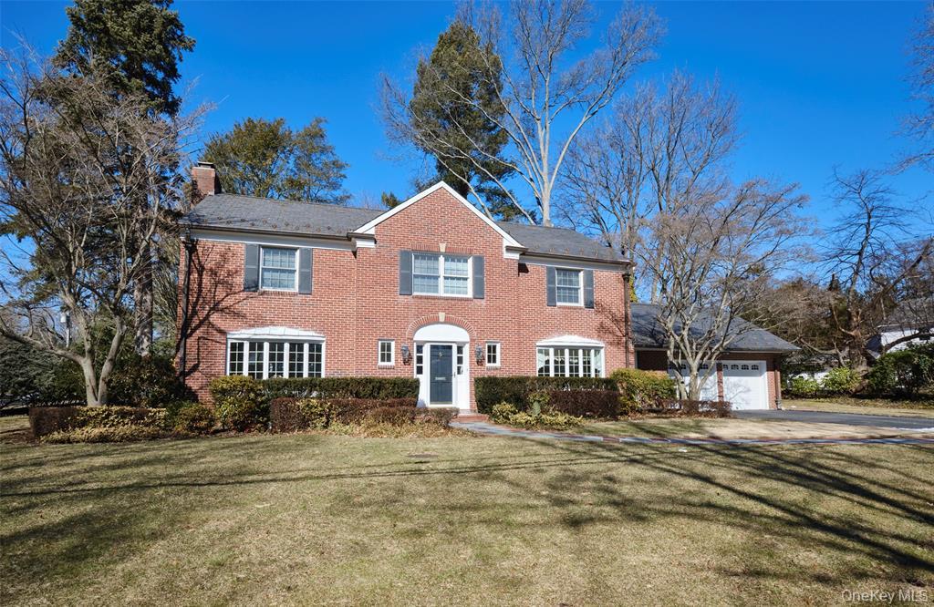 695 Hunt Lane, Manhasset, NY 11030