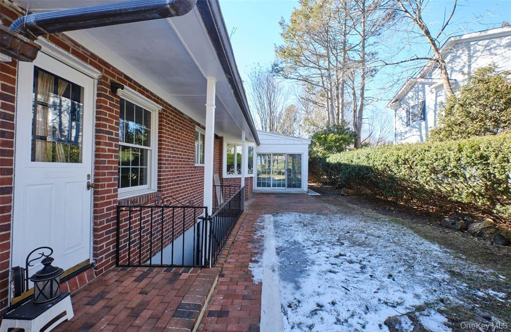 695 Hunt Lane, Manhasset, NY 11030