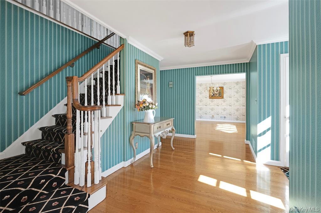 695 Hunt Lane, Manhasset, NY 11030