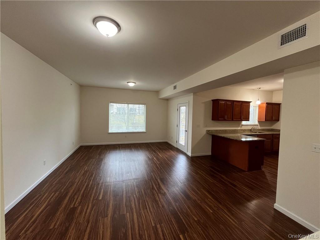 44 High Street # 325, Chester, NY 10918