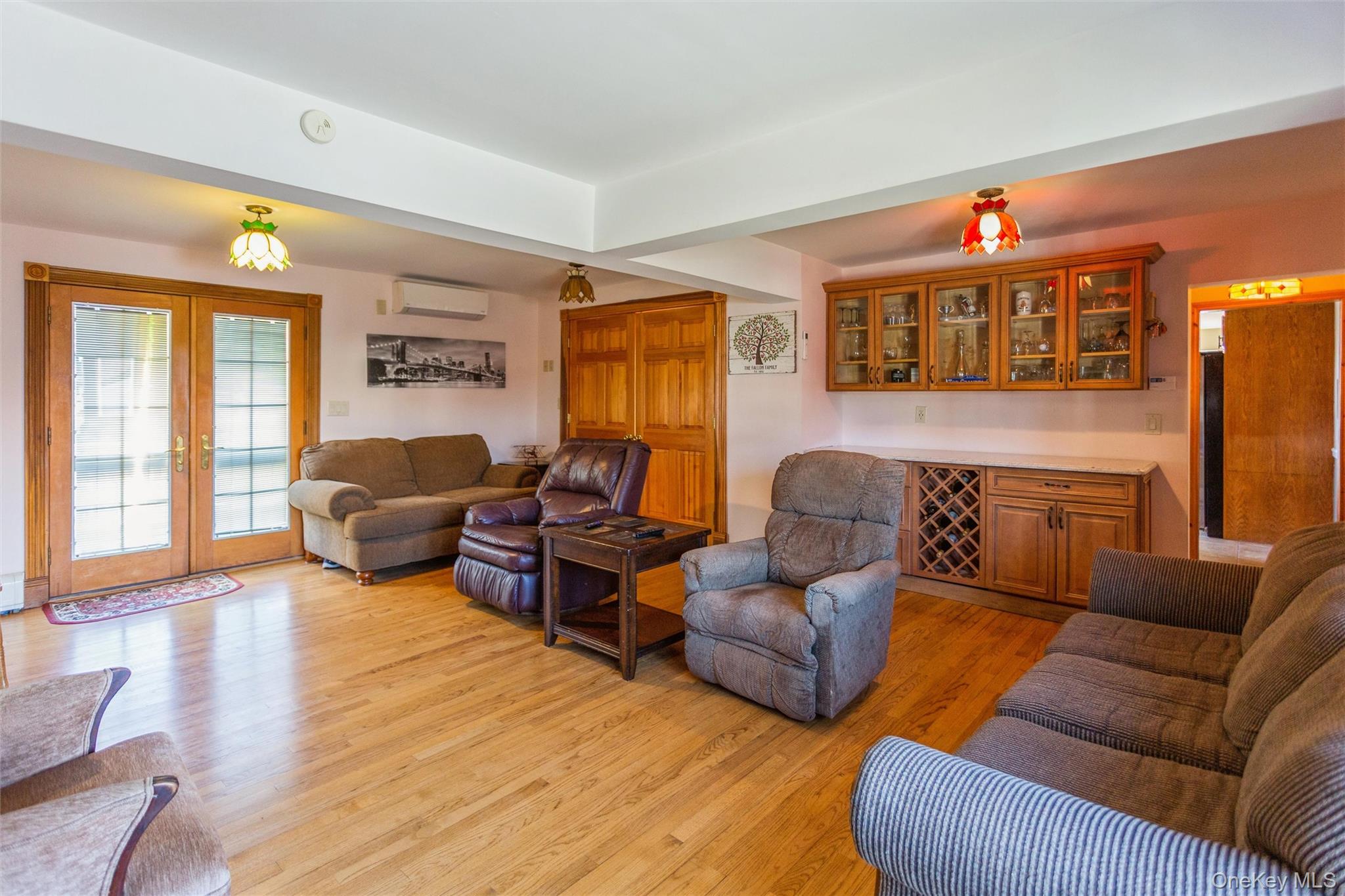 73 Parma Road, Island Park, NY 11558