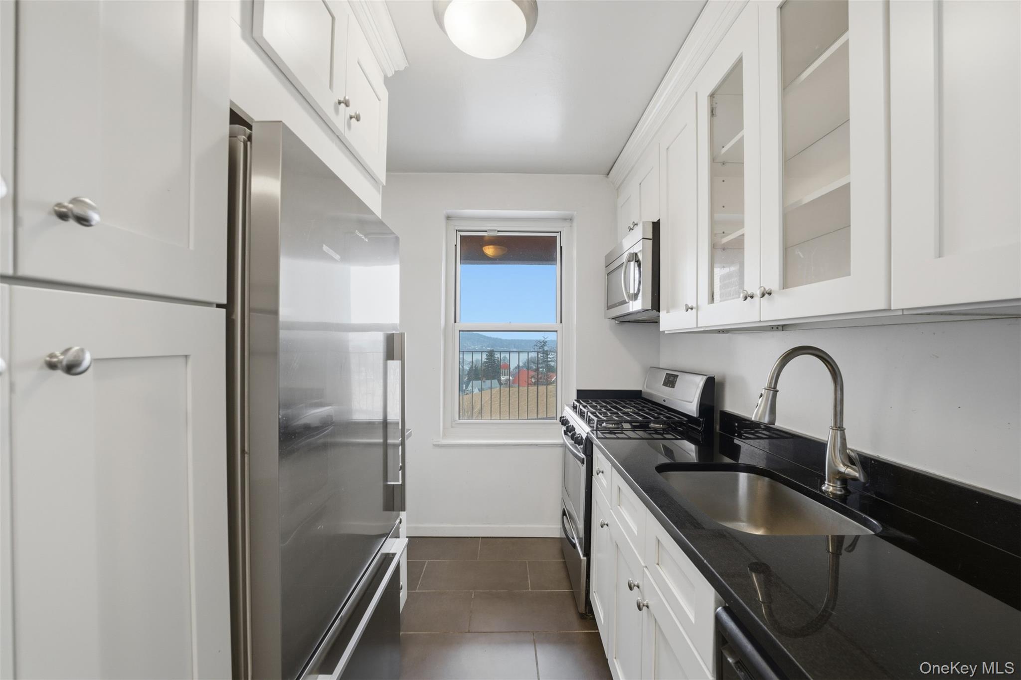 565 Broadway # 4F, Hastings-on-Hudson, NY 10706