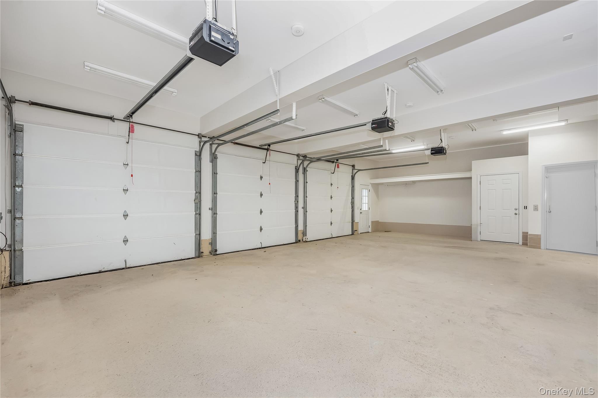 20 Rolling Drive, Brookville, NY 11545