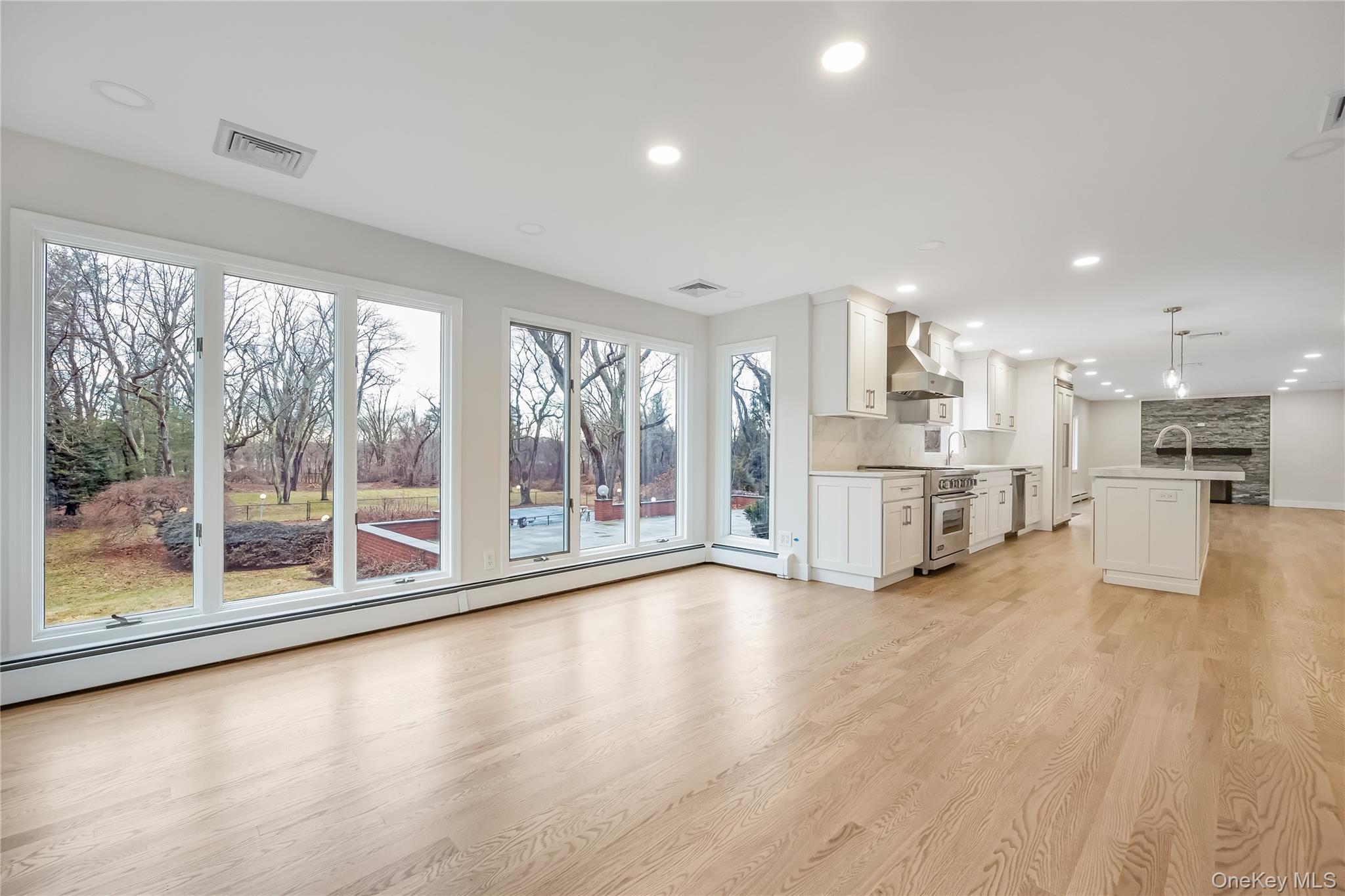 20 Rolling Drive, Brookville, NY 11545