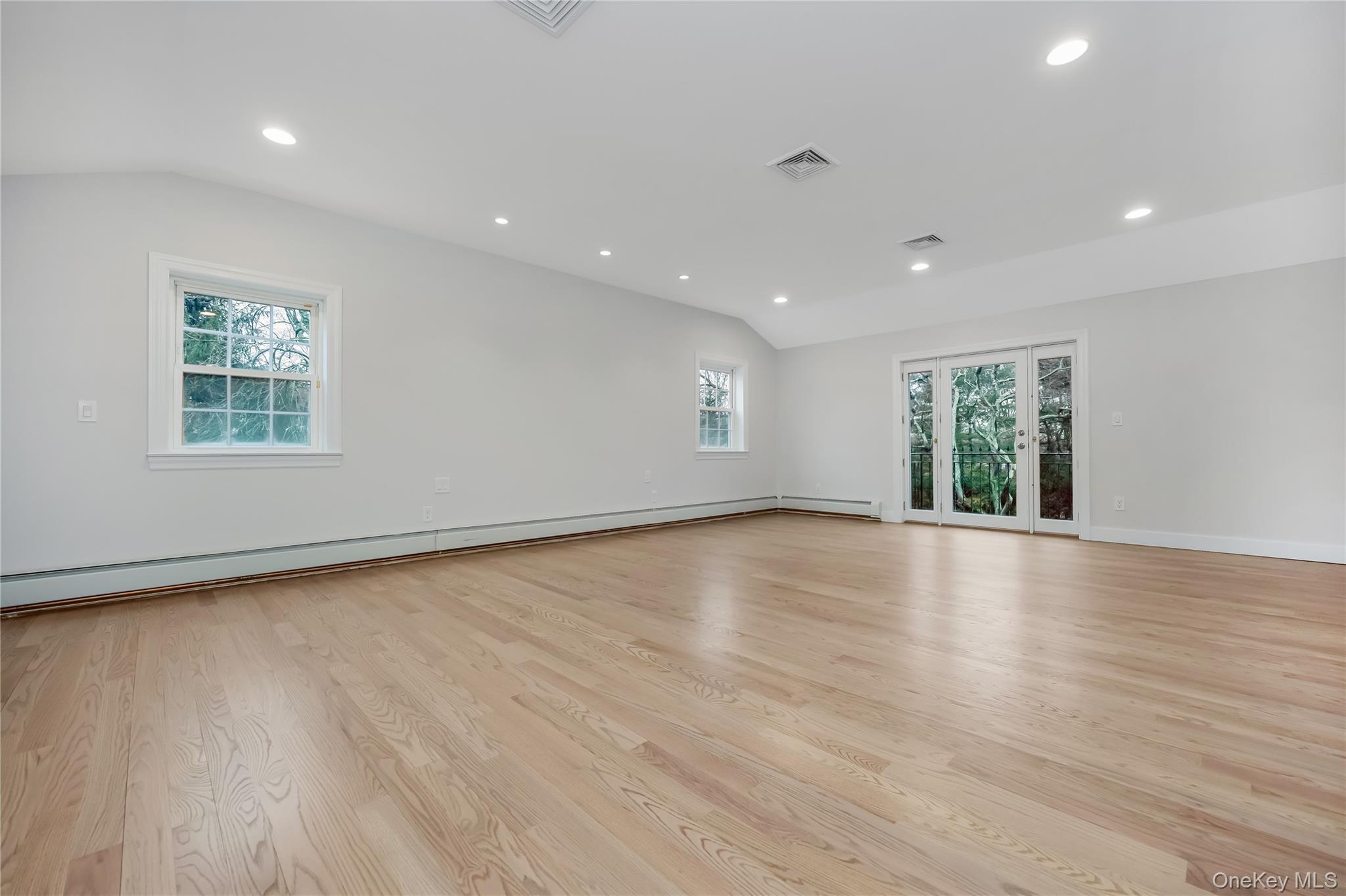 20 Rolling Drive, Brookville, NY 11545