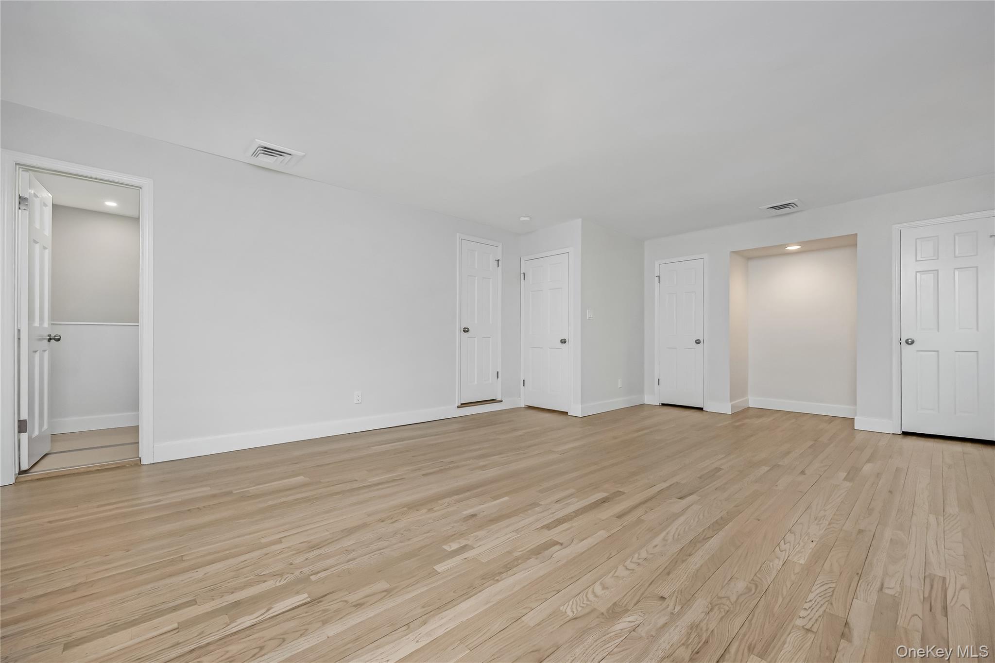 20 Rolling Drive, Brookville, NY 11545