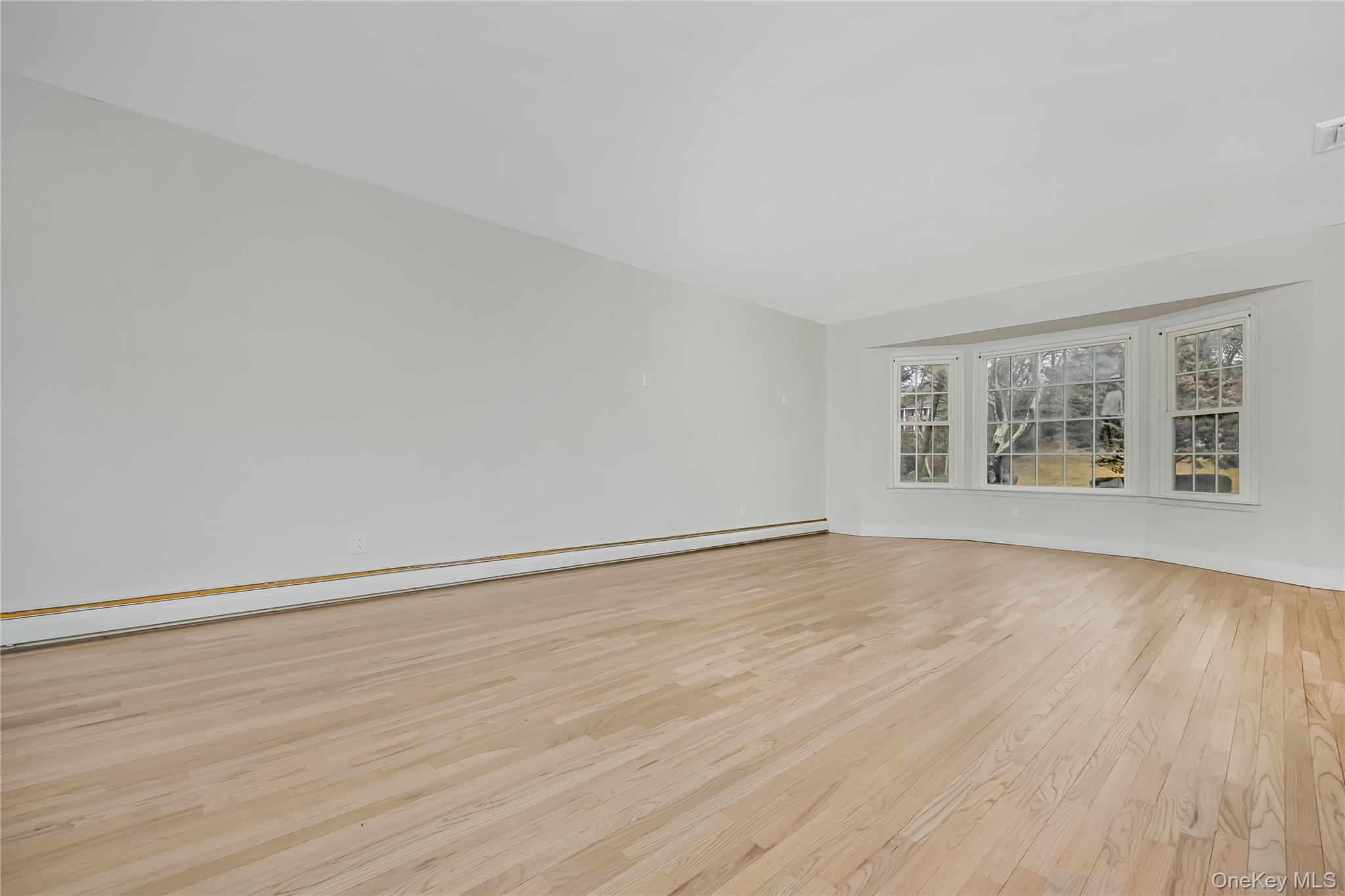 20 Rolling Drive, Brookville, NY 11545