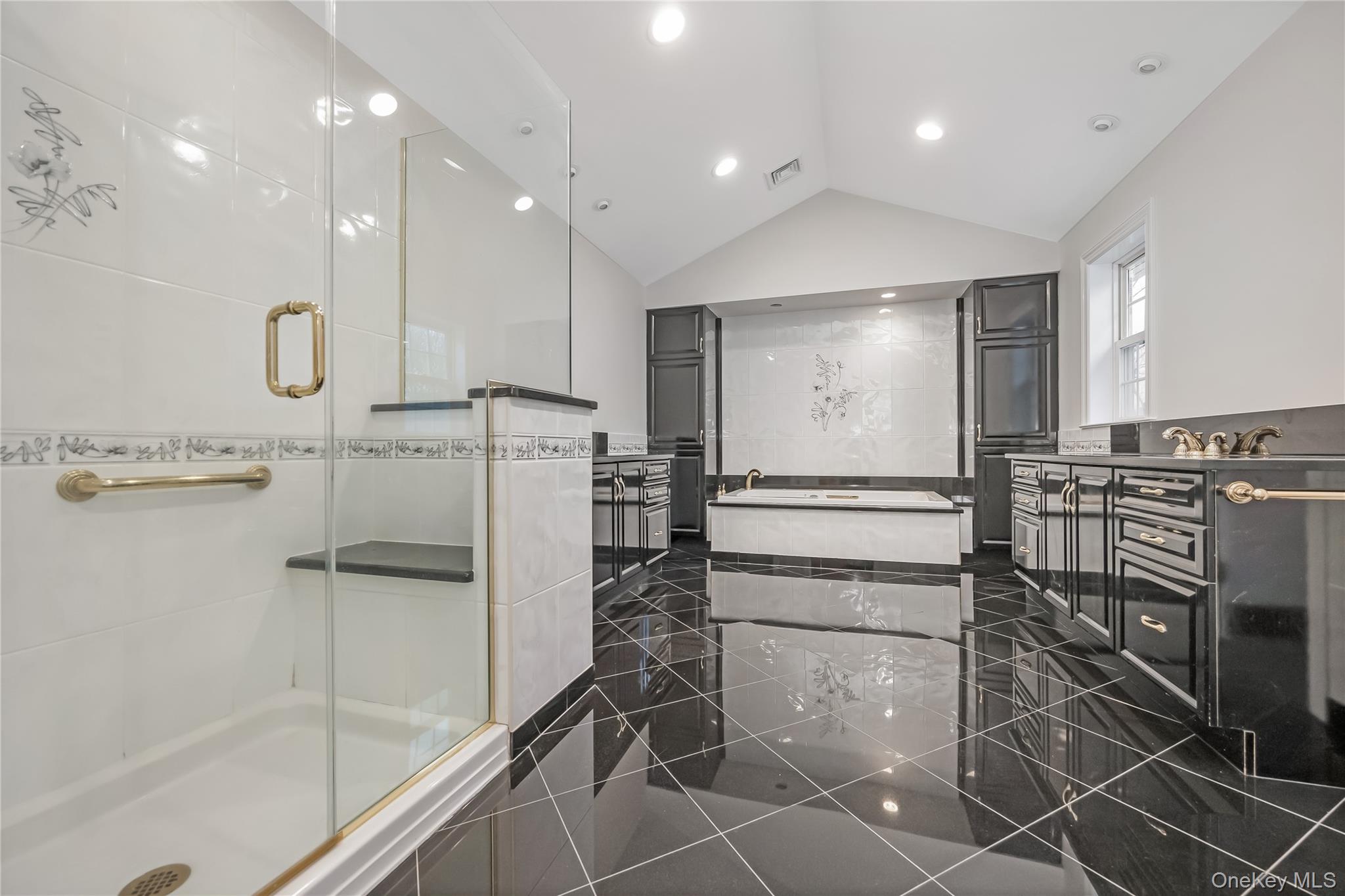 20 Rolling Drive, Brookville, NY 11545