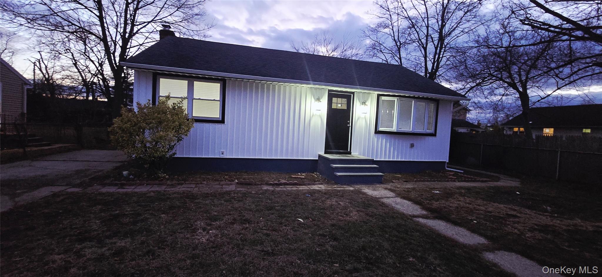 33 Silverpine Drive, Amityville, NY 11701