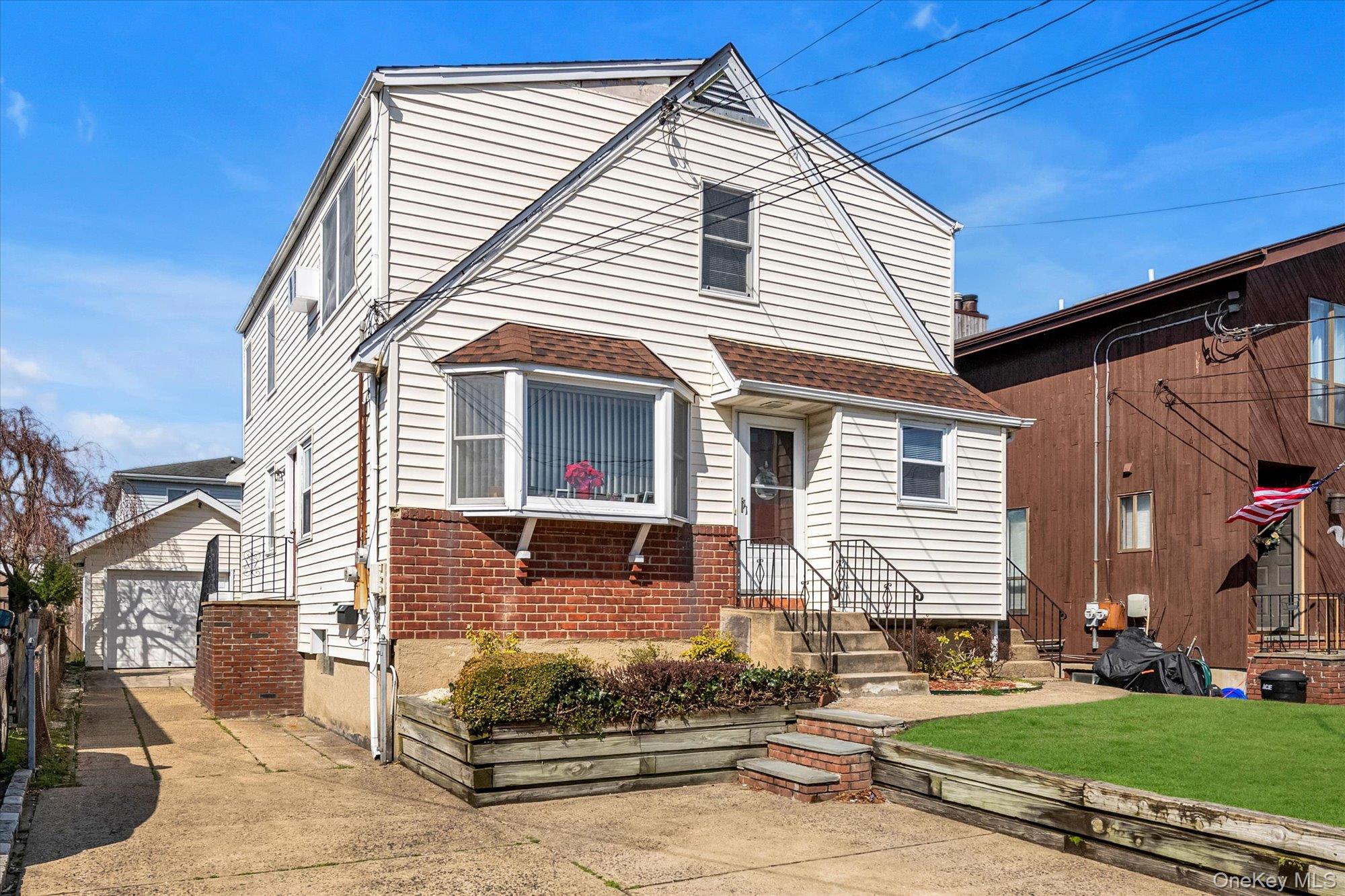 9 Graywood Road, Port Washington, NY 11050