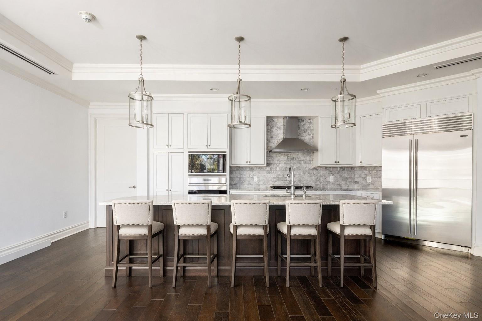 2000 Royal Court # 2109, North Hills, NY 11040