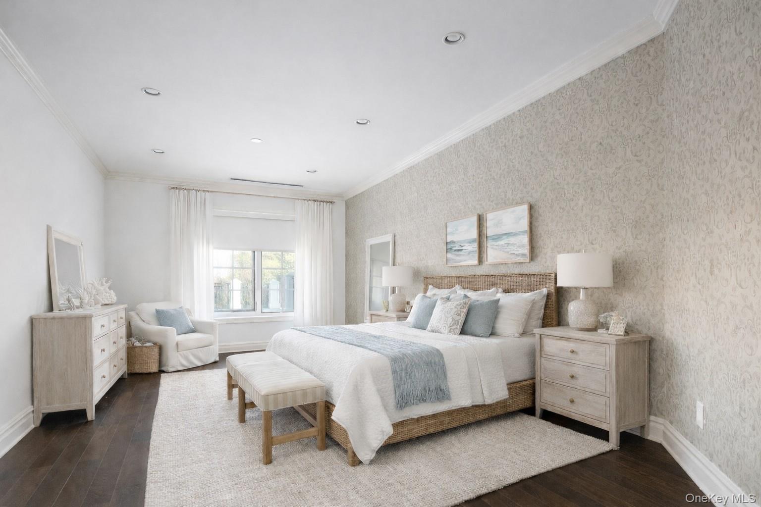 2000 Royal Court # 2109, North Hills, NY 11040