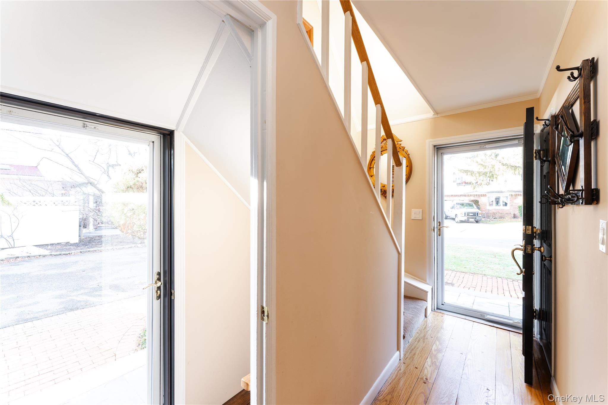 16 8th Street, Carle Place, NY 11514