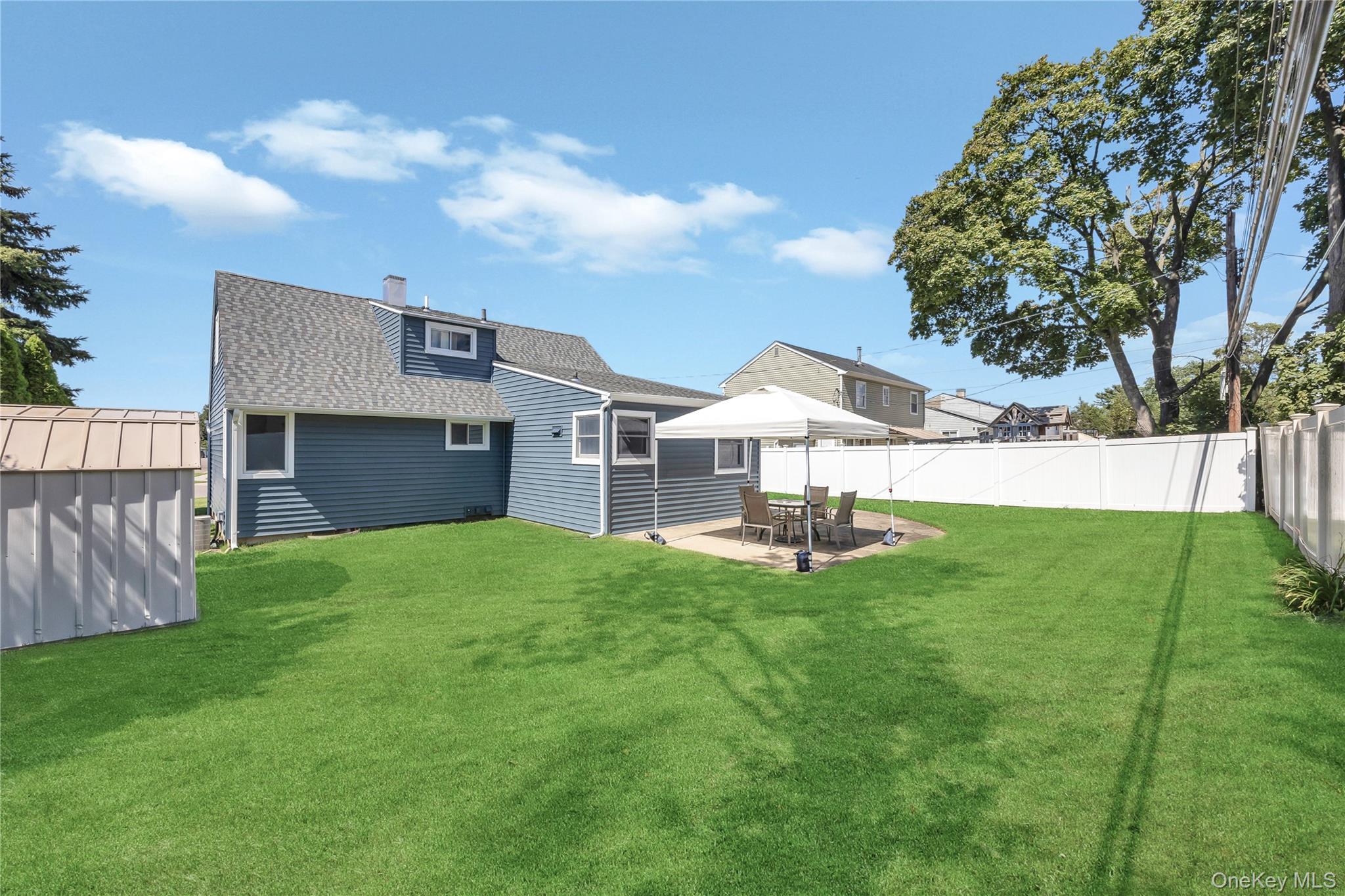 23 Peachtree Lane, Hicksville, NY 11801