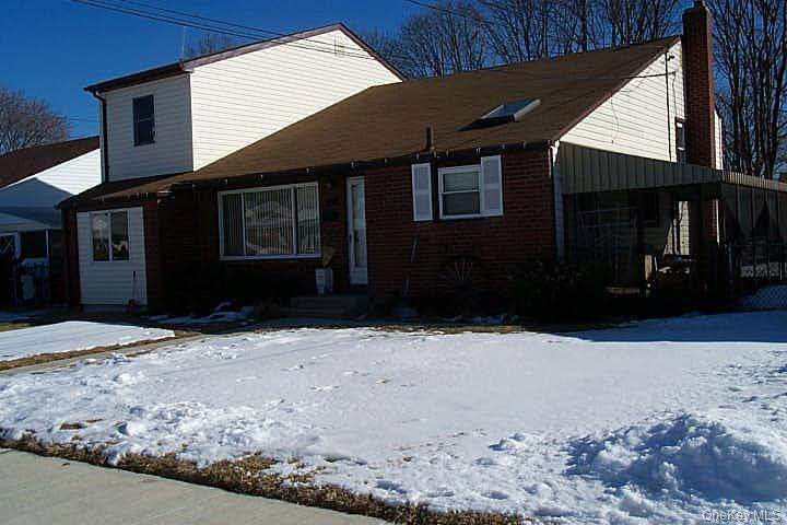 213 Eastlake Avenue, Massapequa Park, NY 11762