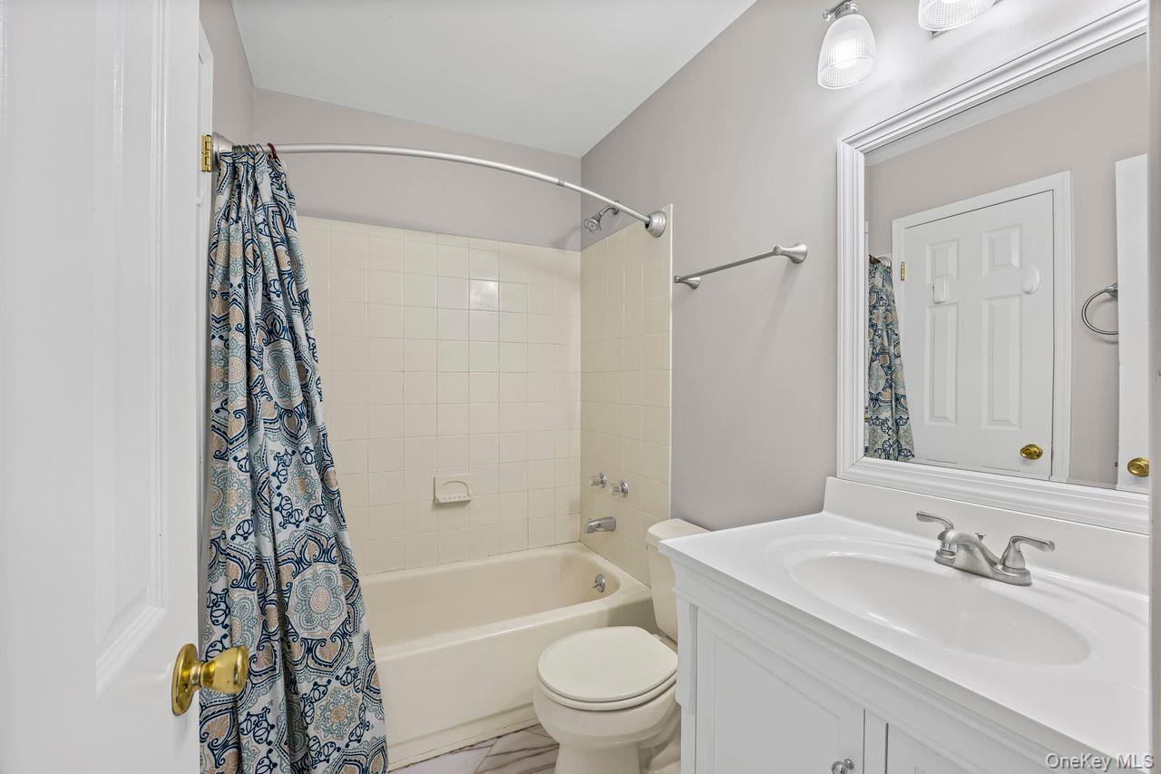 117 Leeward Lane, Port Jefferson, NY 11777