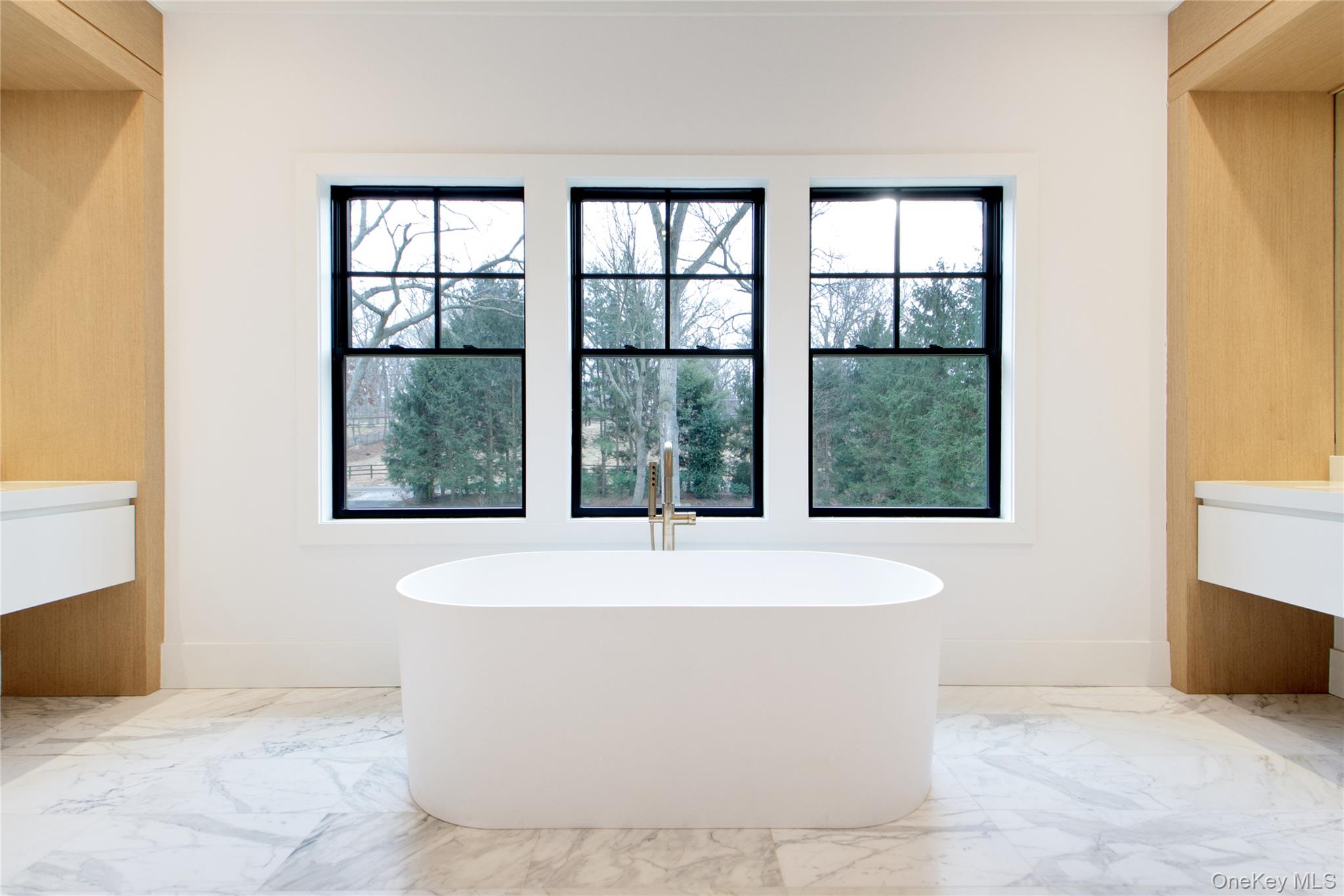 63 Fruitledge Road, Brookville, NY 11545