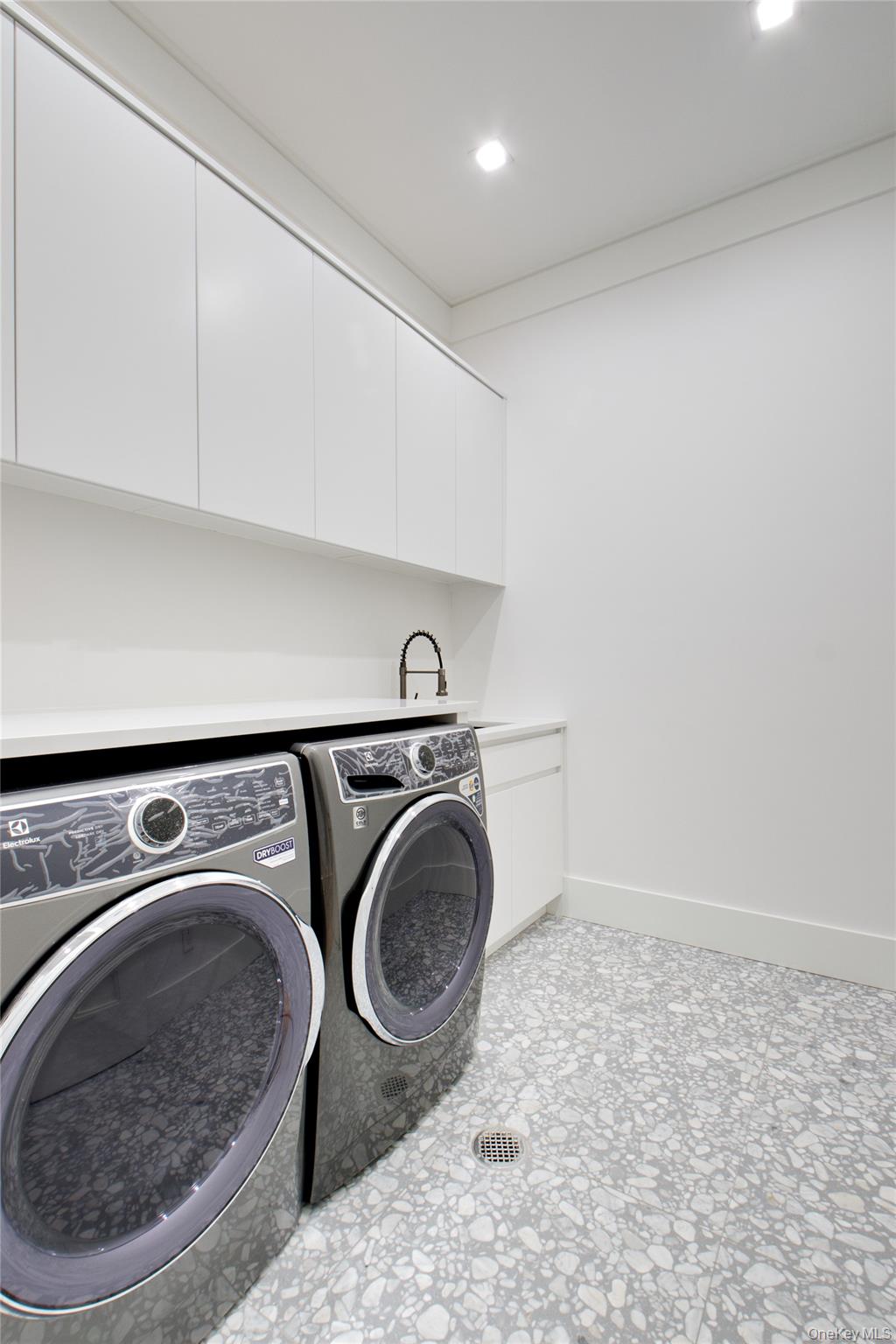 63 Fruitledge Road, Brookville, NY 11545