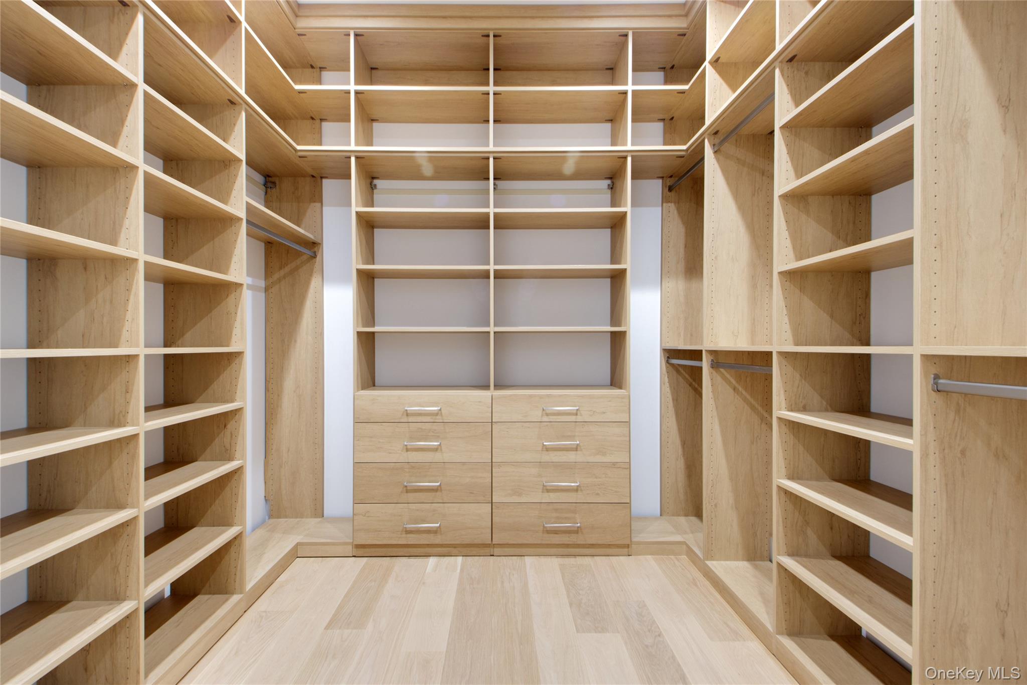 63 Fruitledge Road, Brookville, NY 11545