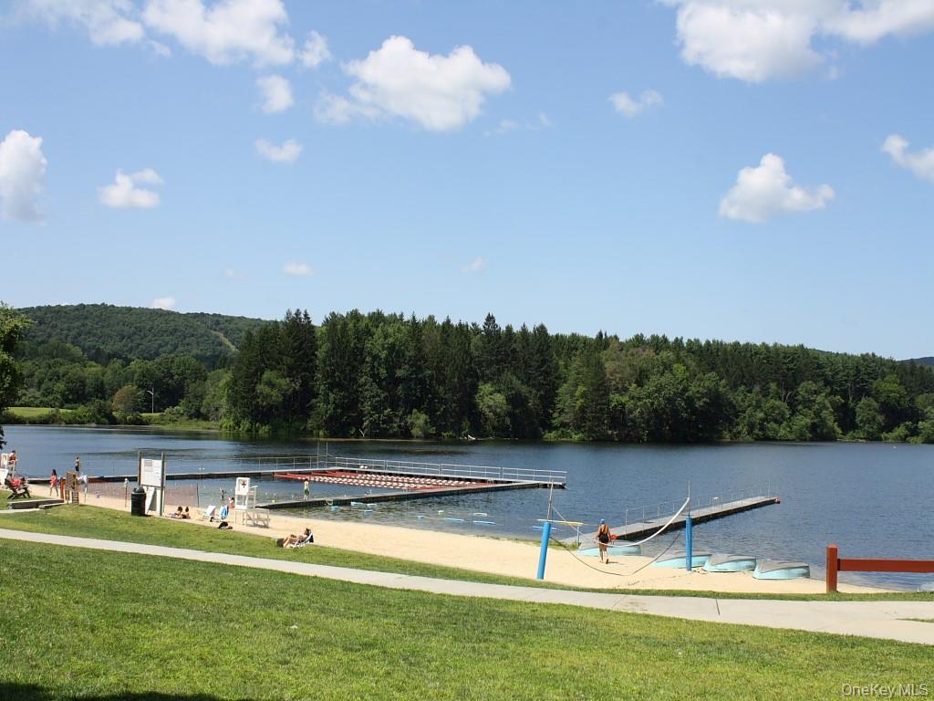 13 Cushing Green S, Pawling, NY 12564