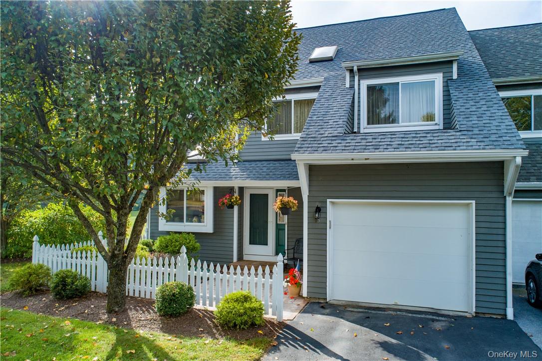 13 Cushing Green S, Pawling, NY 12564