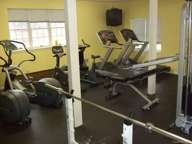 13 Cushing Green S, Pawling, NY 12564