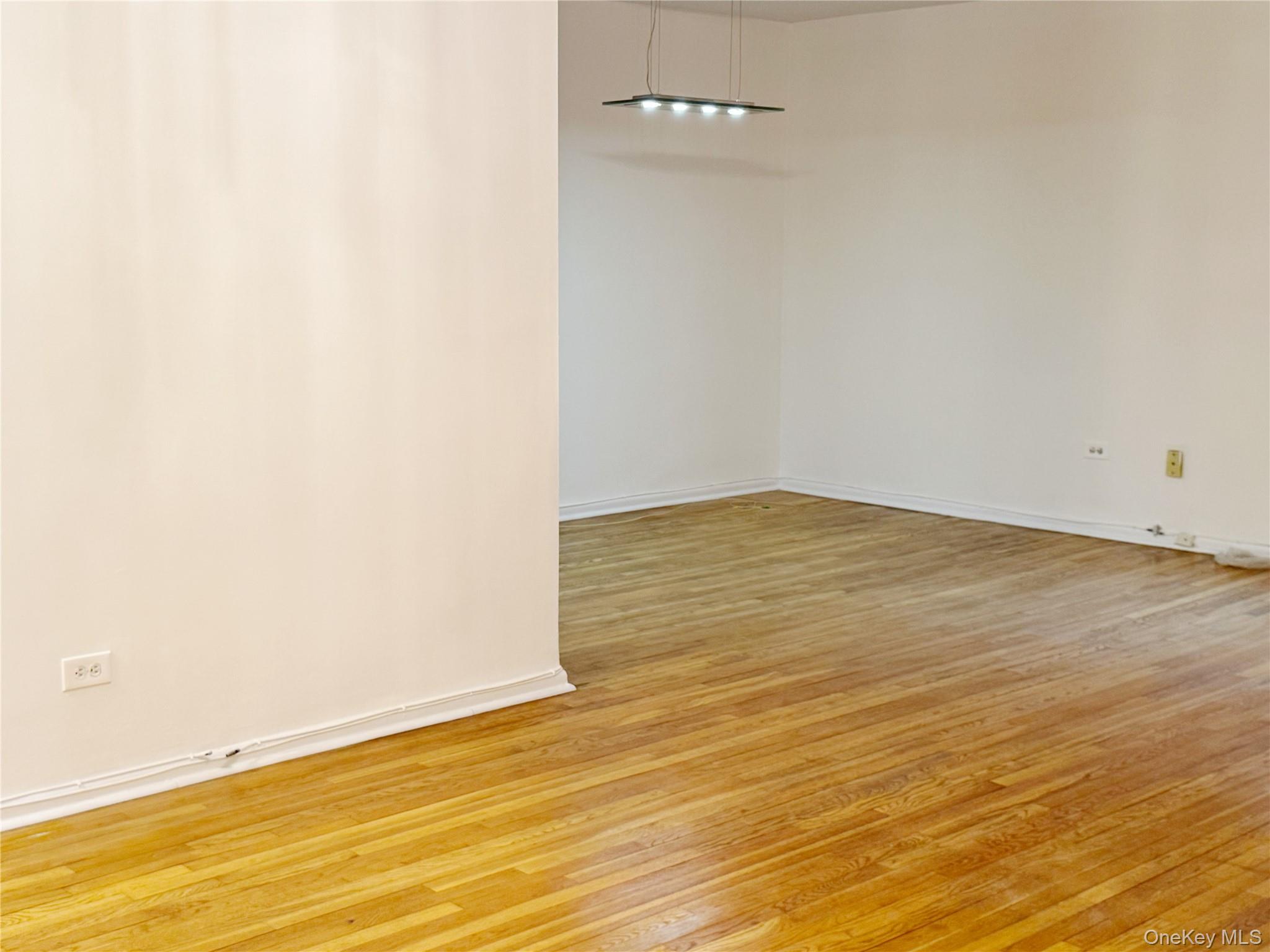 142-05 Roosevelt Avenue # 328, Flushing, NY 11354