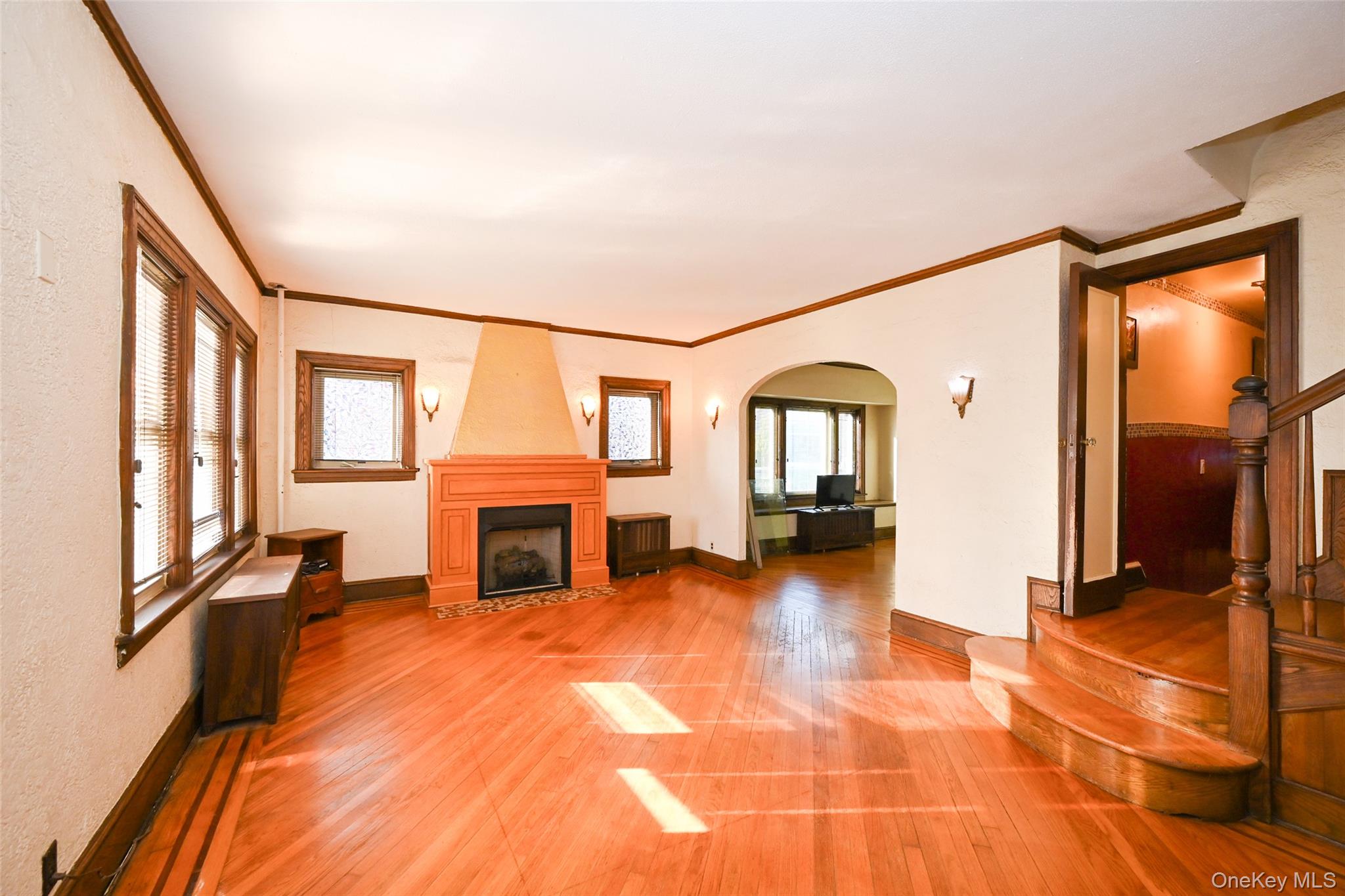 19501 45th Avenue, Flushing, NY 11358