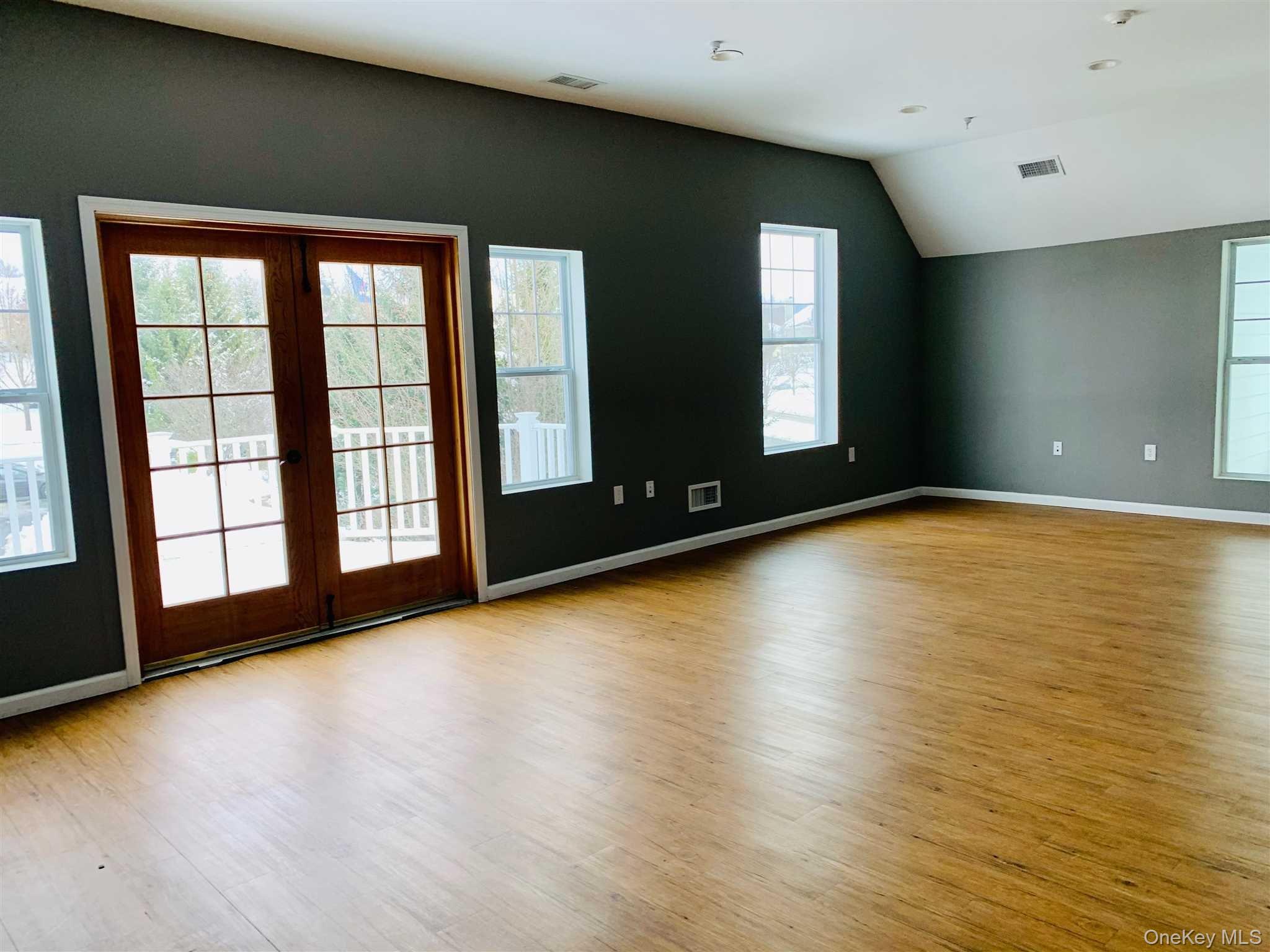 1 FOUR CORNERS Boulevard # 4, Hopewell Junction, NY 12533