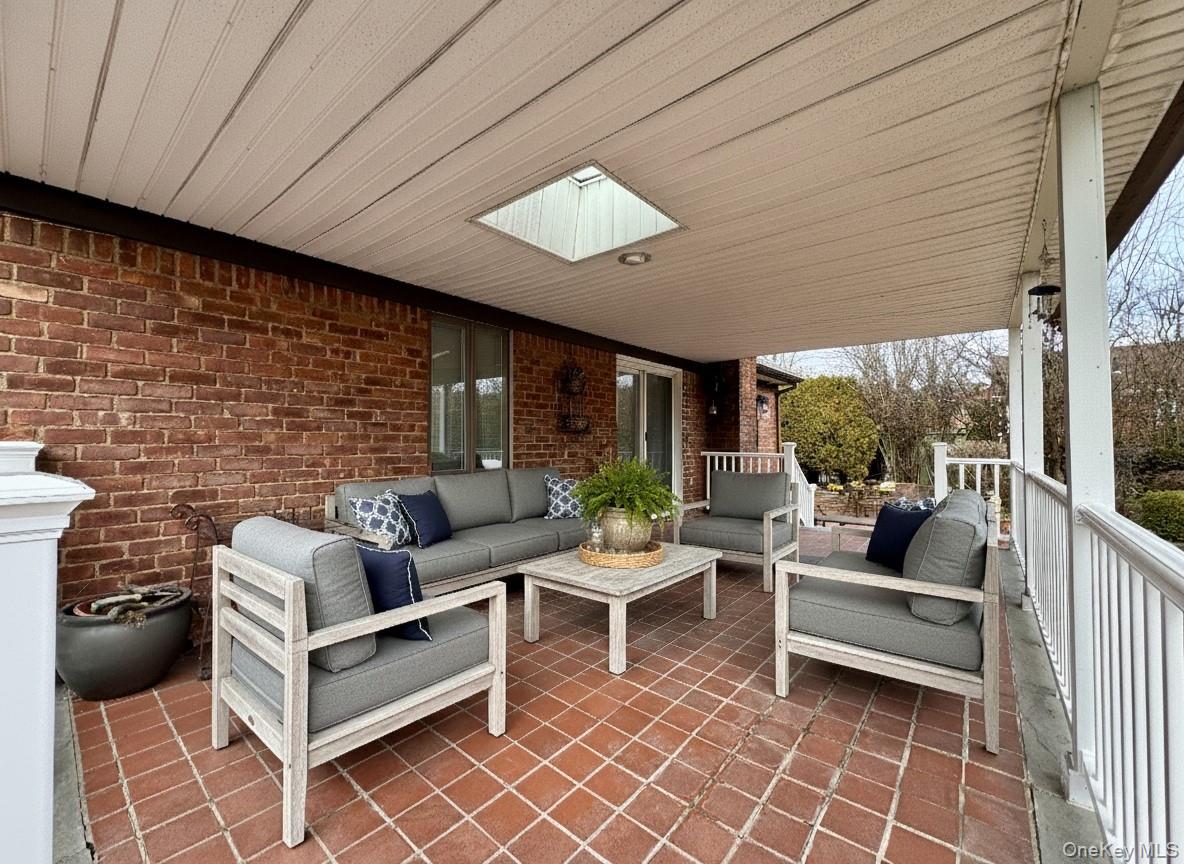 23 Center Drive, New Hyde Park, NY 11040