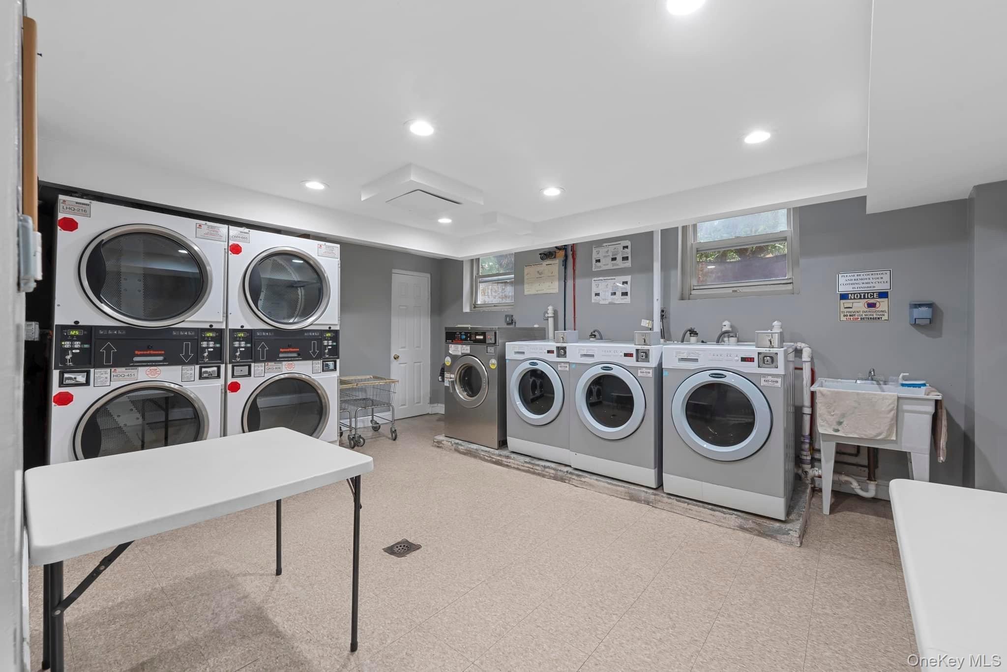 221 MIDDLE NECK ROAD # H3, Great Neck, NY 11023