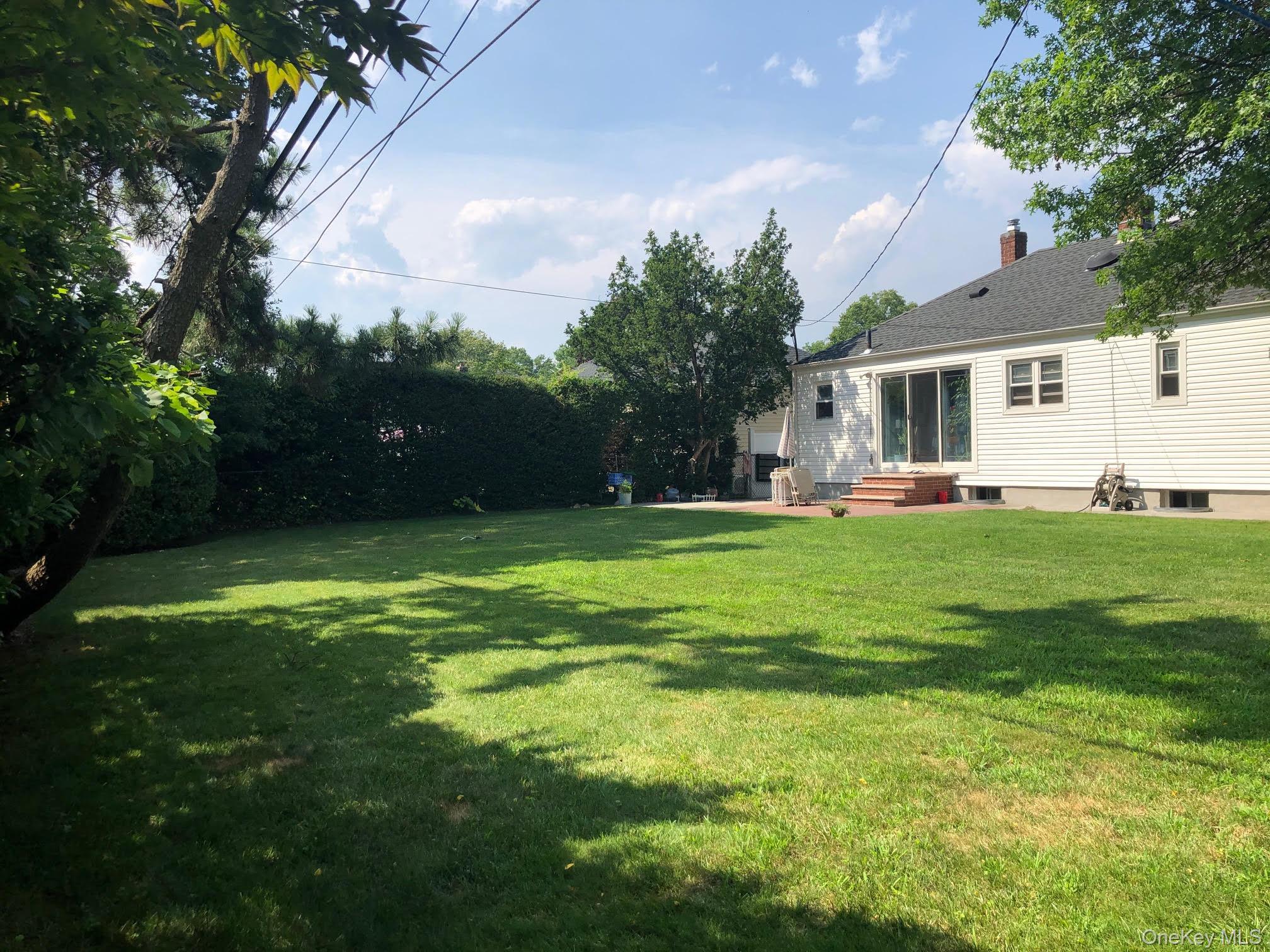 69 Soundview Road, Great Neck, NY 11020