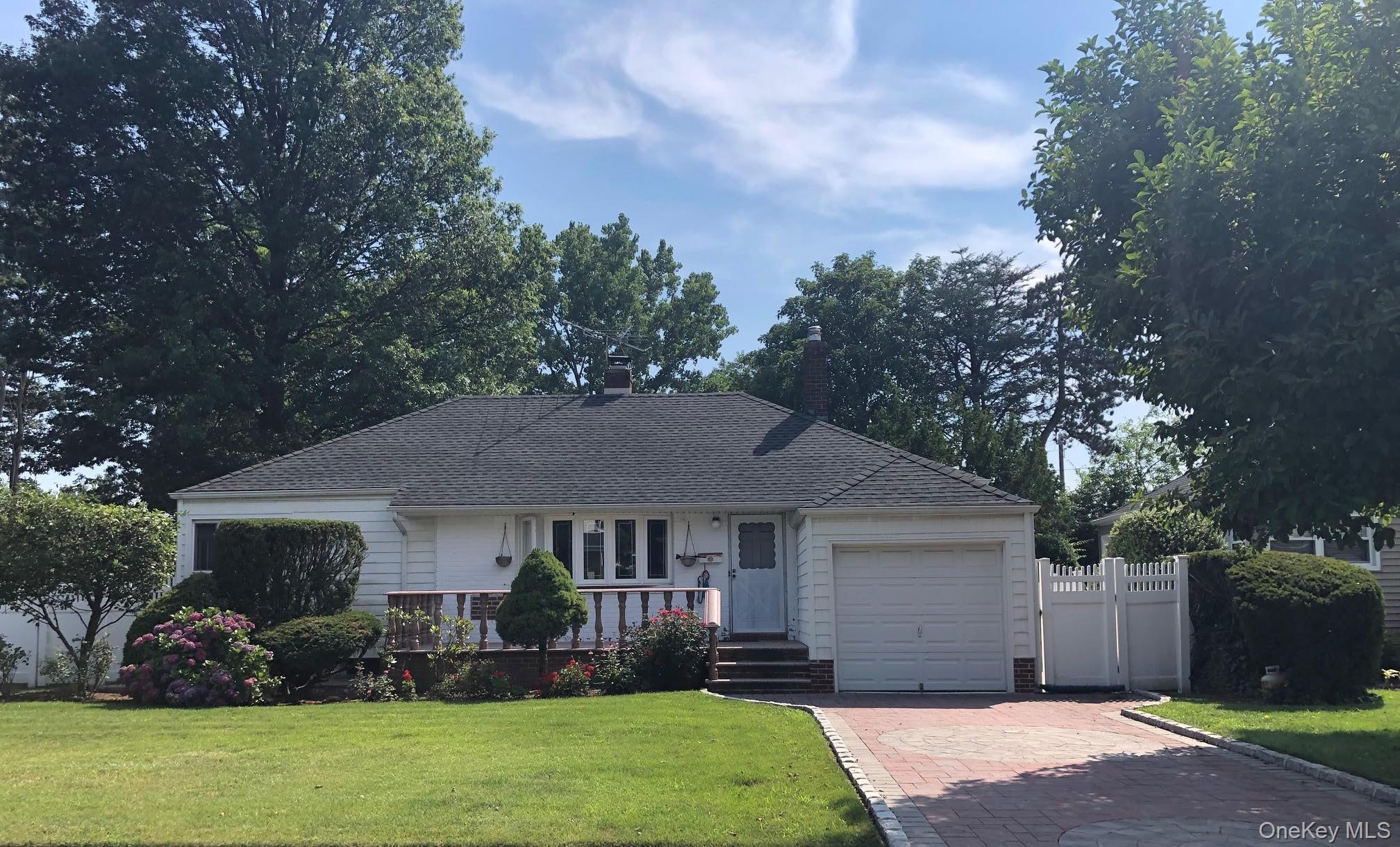 69 Soundview Road, Great Neck, NY 11020