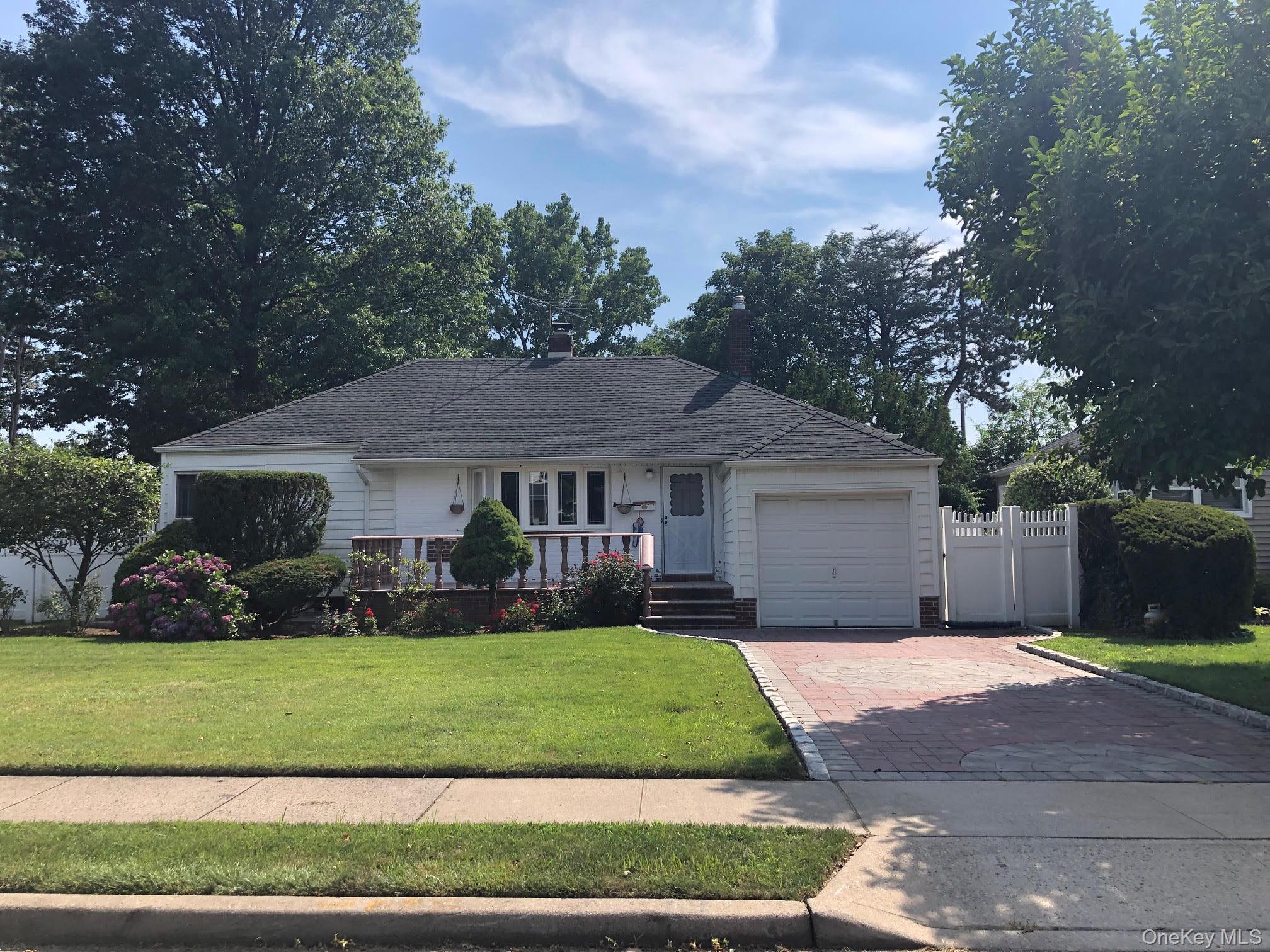 69 Soundview Road, Great Neck, NY 11020