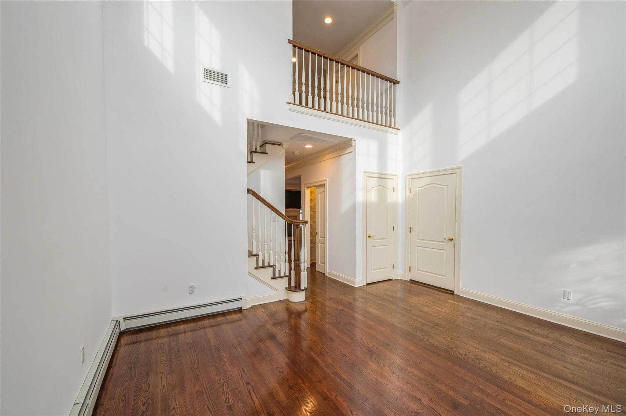 22 Meadow Court, Oakdale, NY 11769