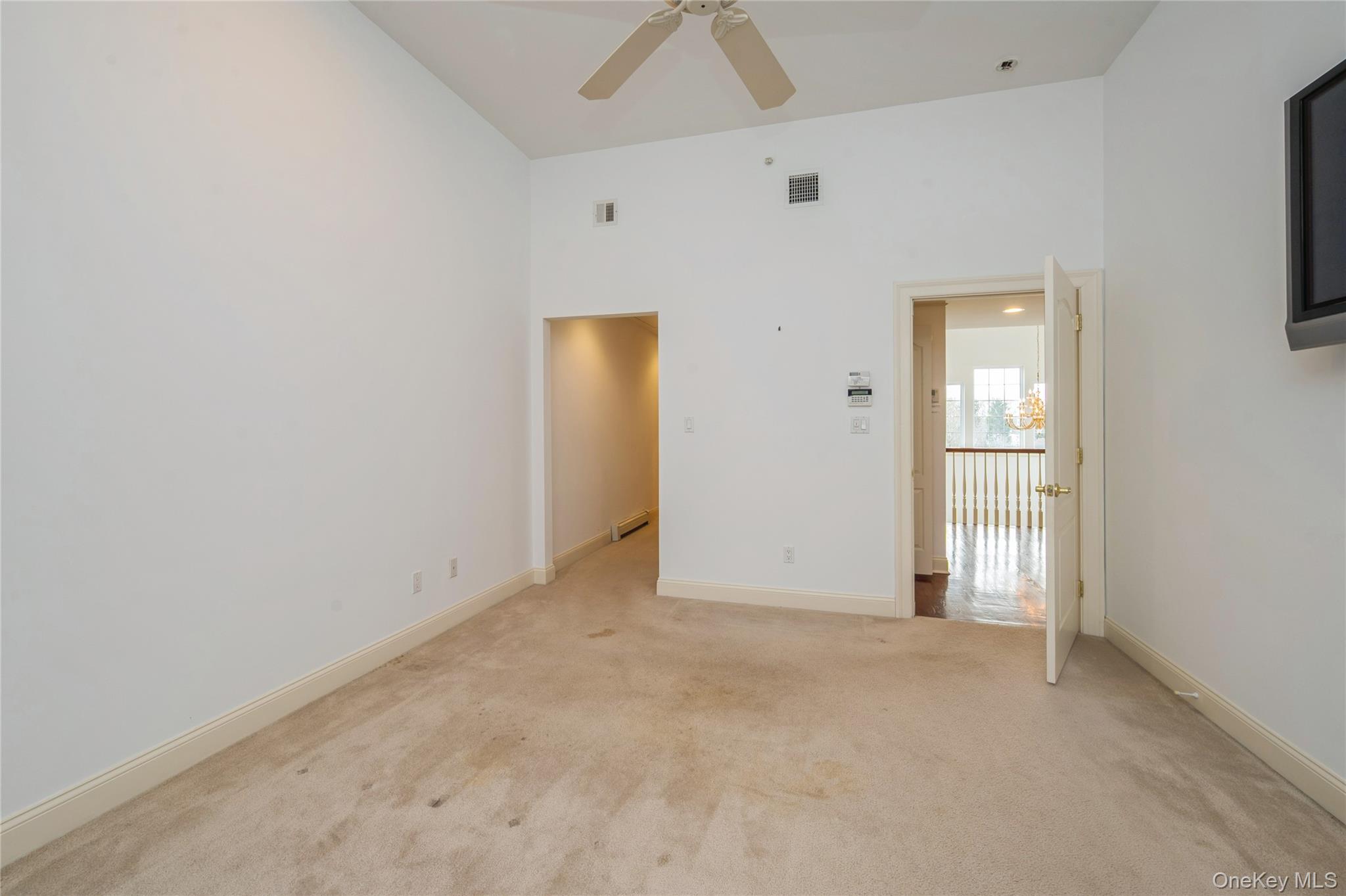 22 Meadow Court, Oakdale, NY 11769