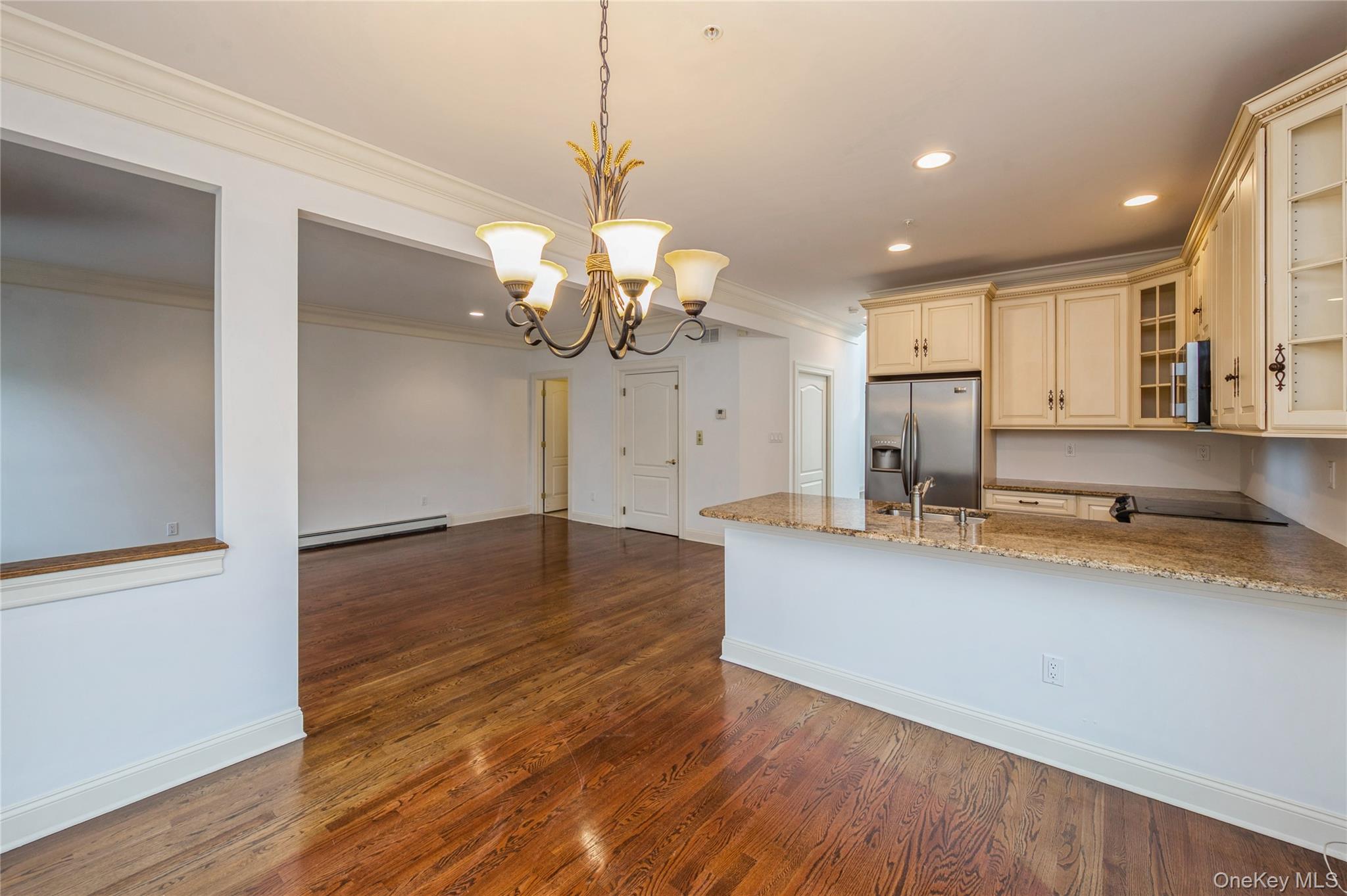 22 Meadow Court, Oakdale, NY 11769