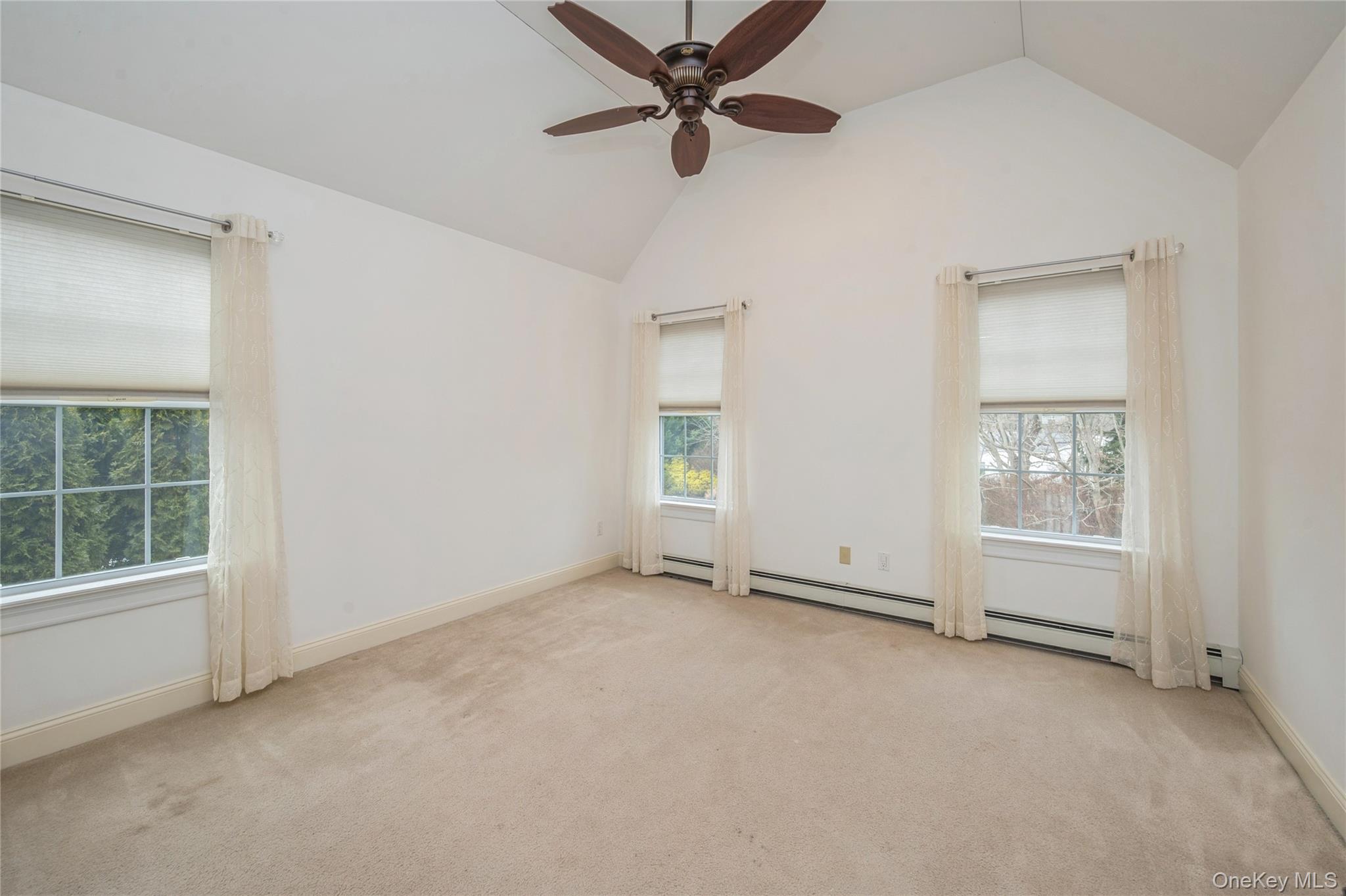 22 Meadow Court, Oakdale, NY 11769