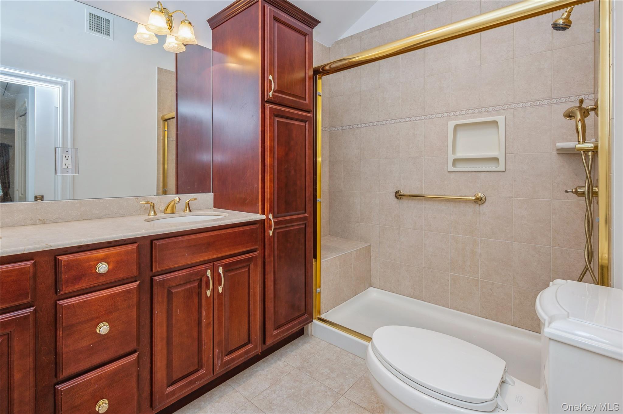 22 Meadow Court, Oakdale, NY 11769