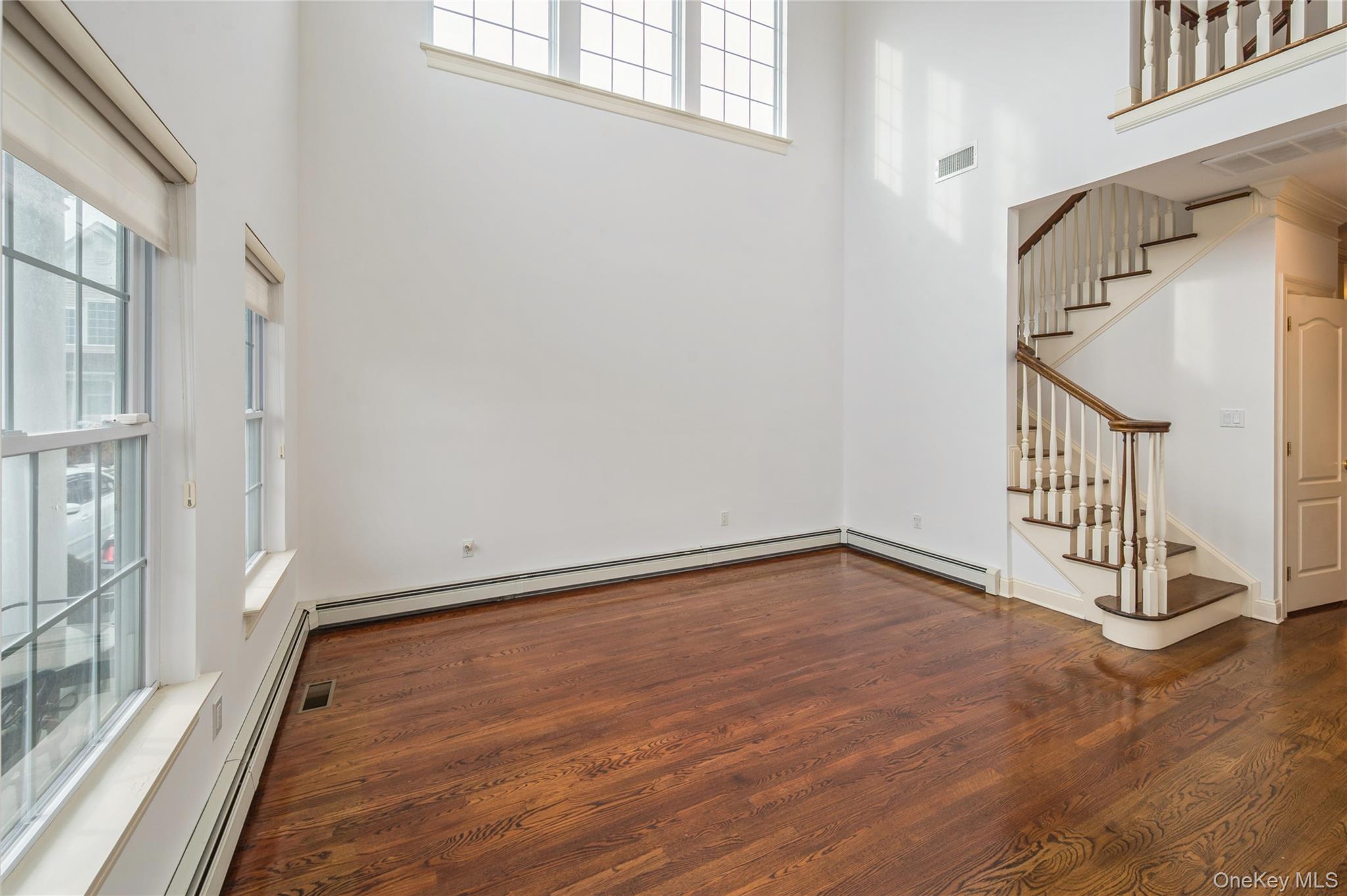 22 Meadow Court, Oakdale, NY 11769