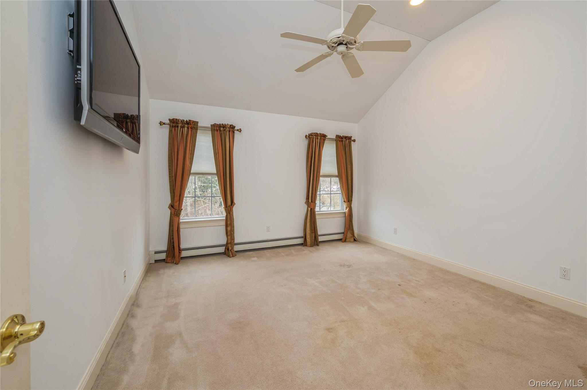 22 Meadow Court, Oakdale, NY 11769