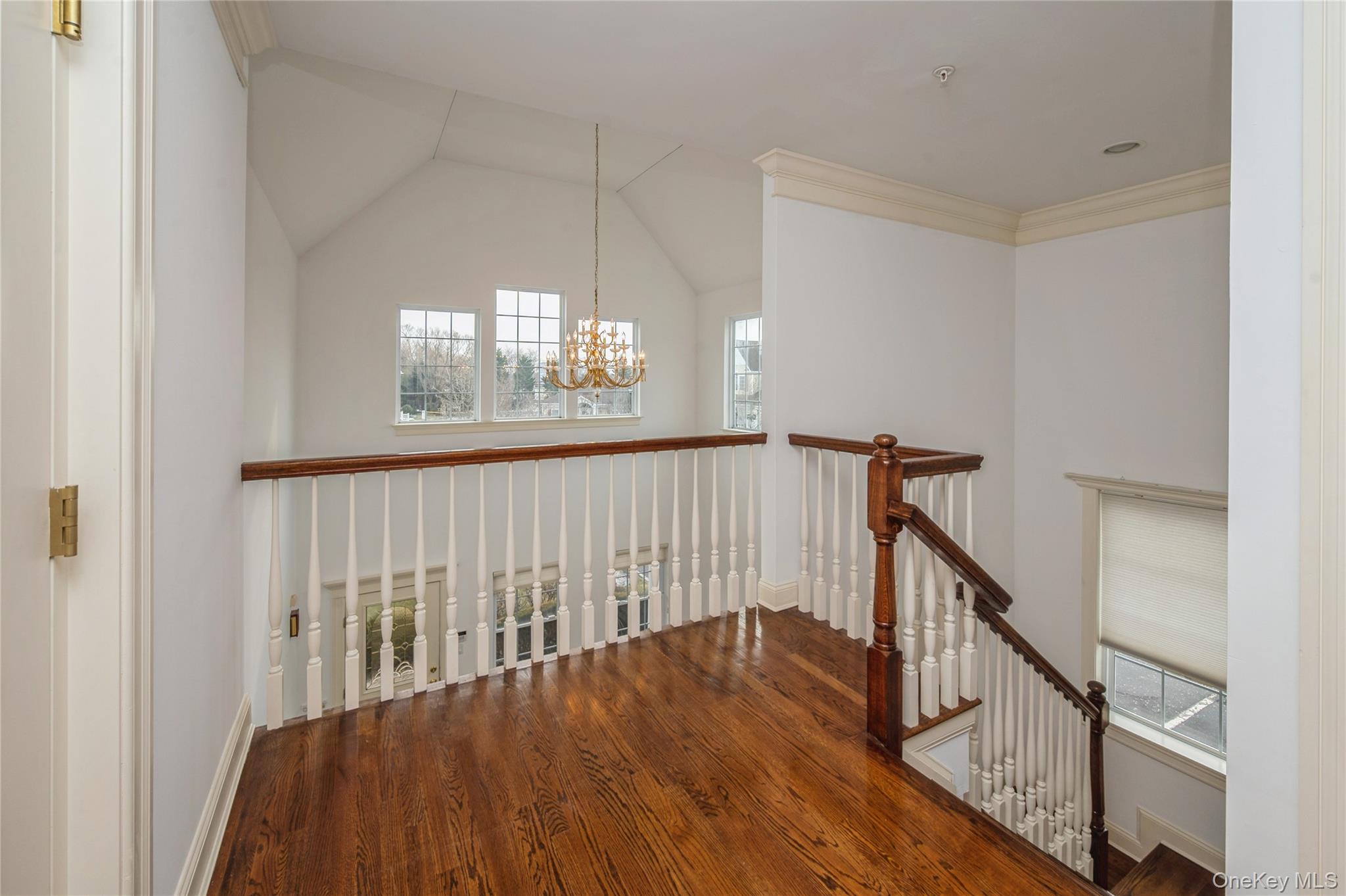 22 Meadow Court, Oakdale, NY 11769