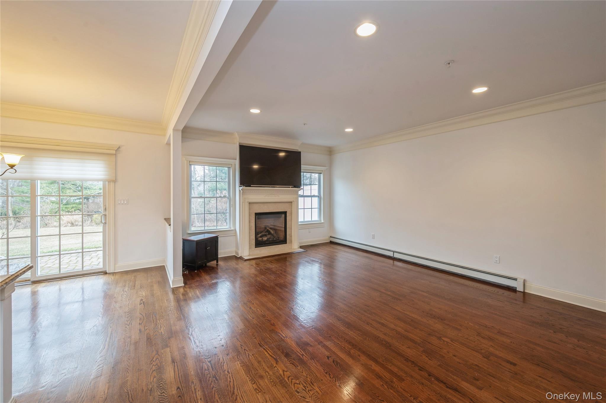 22 Meadow Court, Oakdale, NY 11769