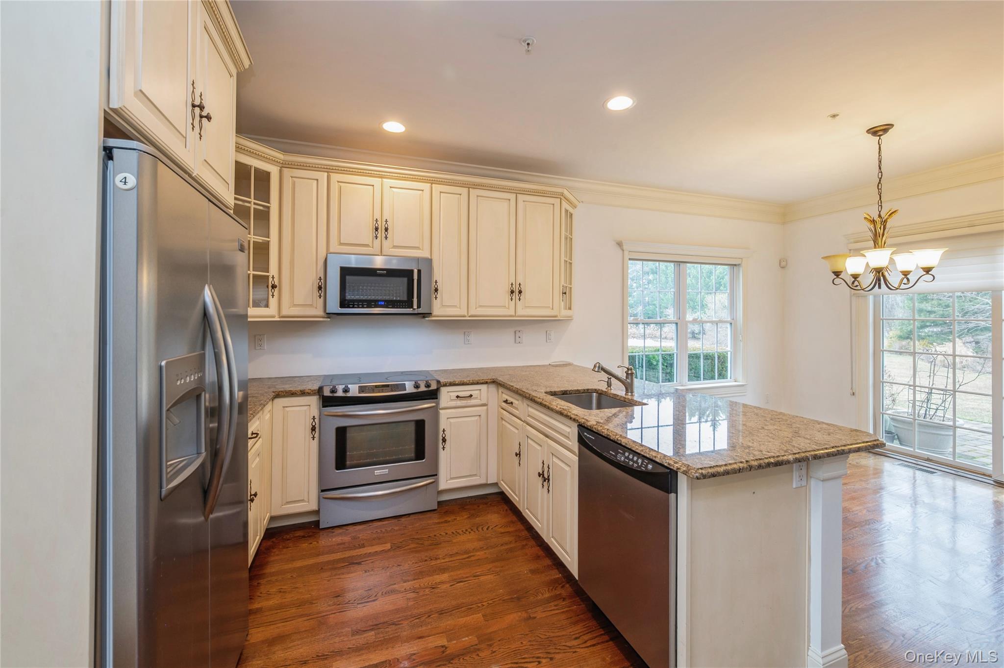 22 Meadow Court, Oakdale, NY 11769