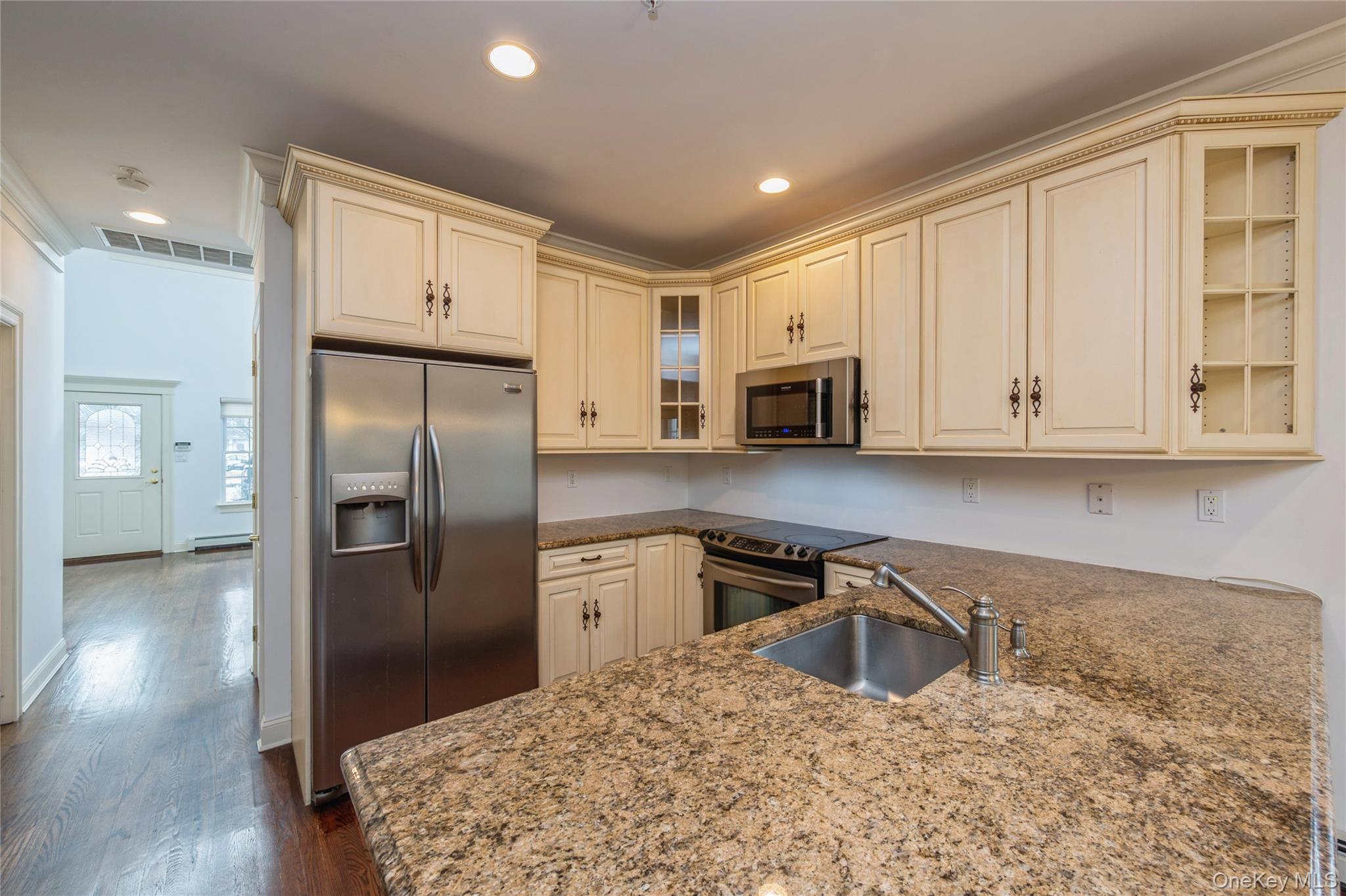 22 Meadow Court, Oakdale, NY 11769