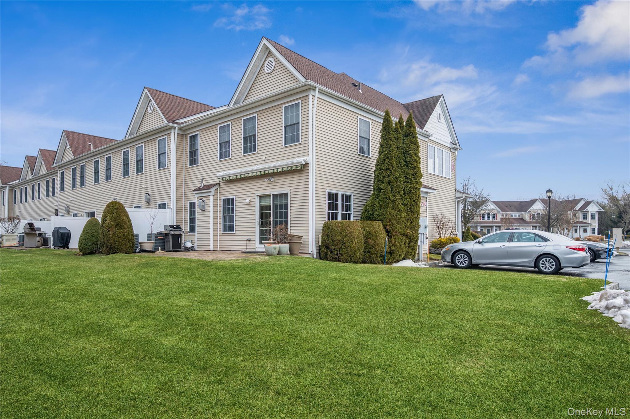 22 Meadow Court, Oakdale, NY 11769