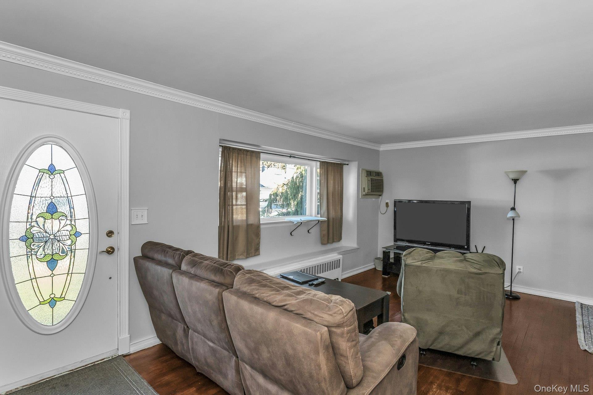 17 Linwood Place, Massapequa Park, NY 11762